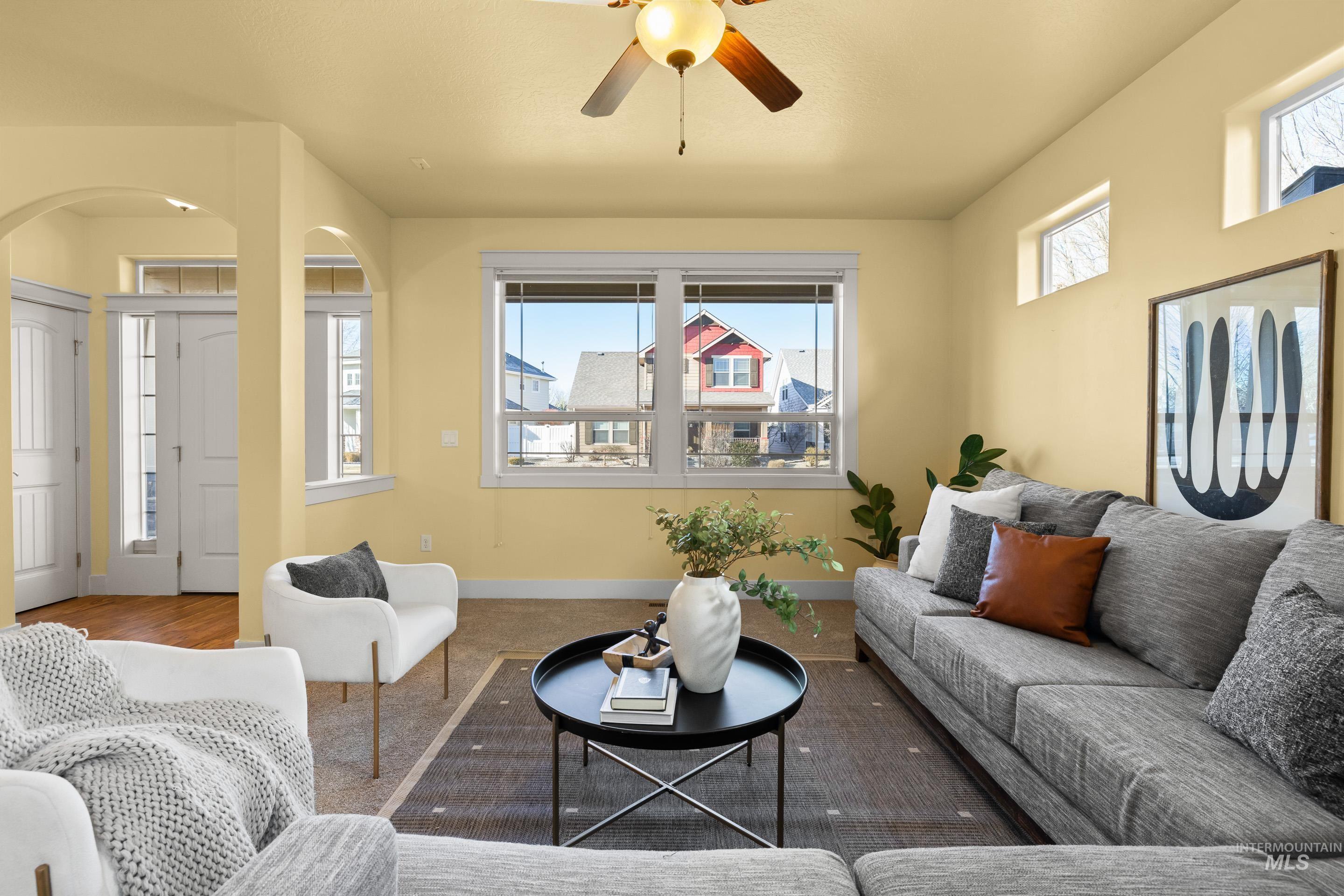 986 E Winding Creek Dr