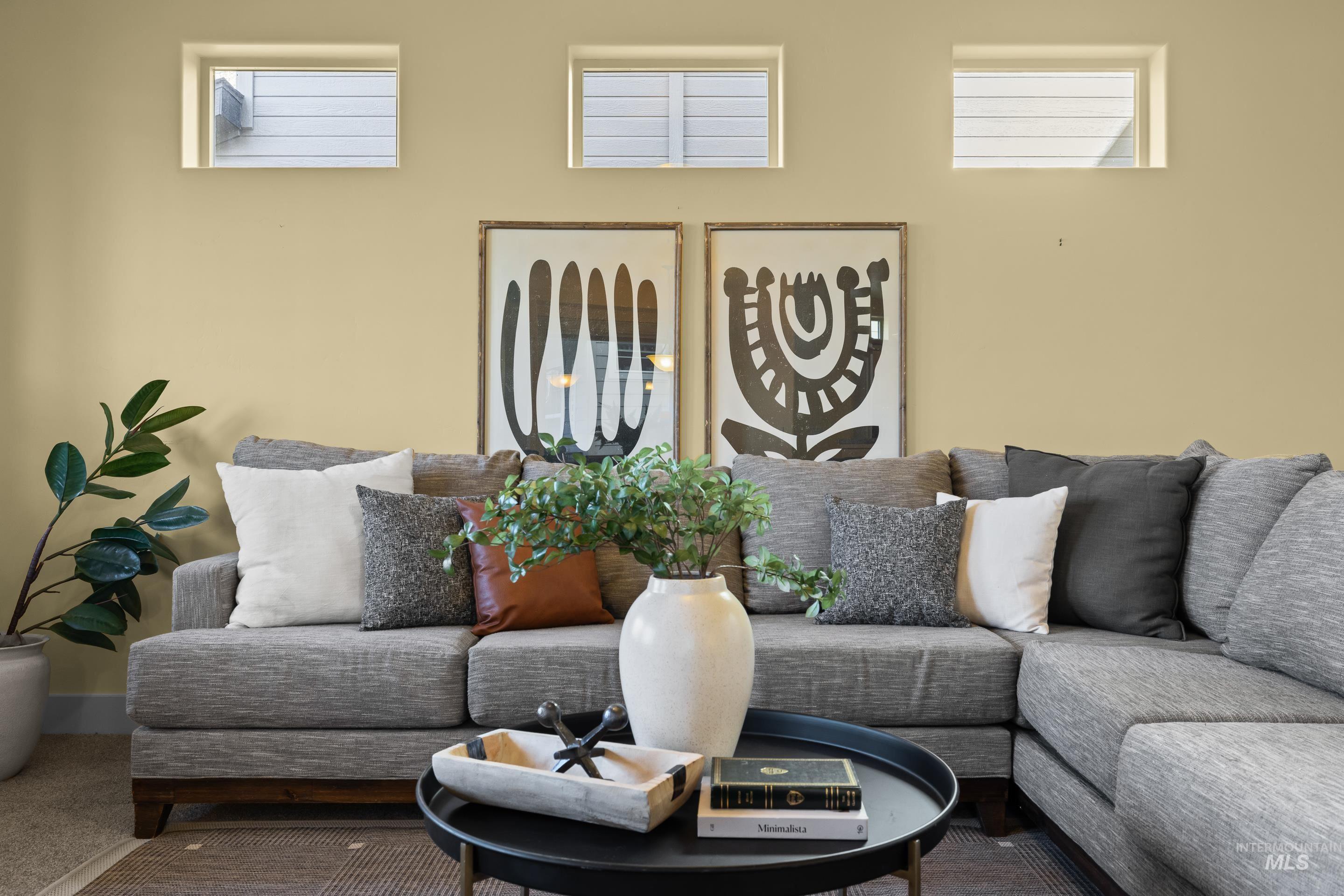 986 E Winding Creek Dr