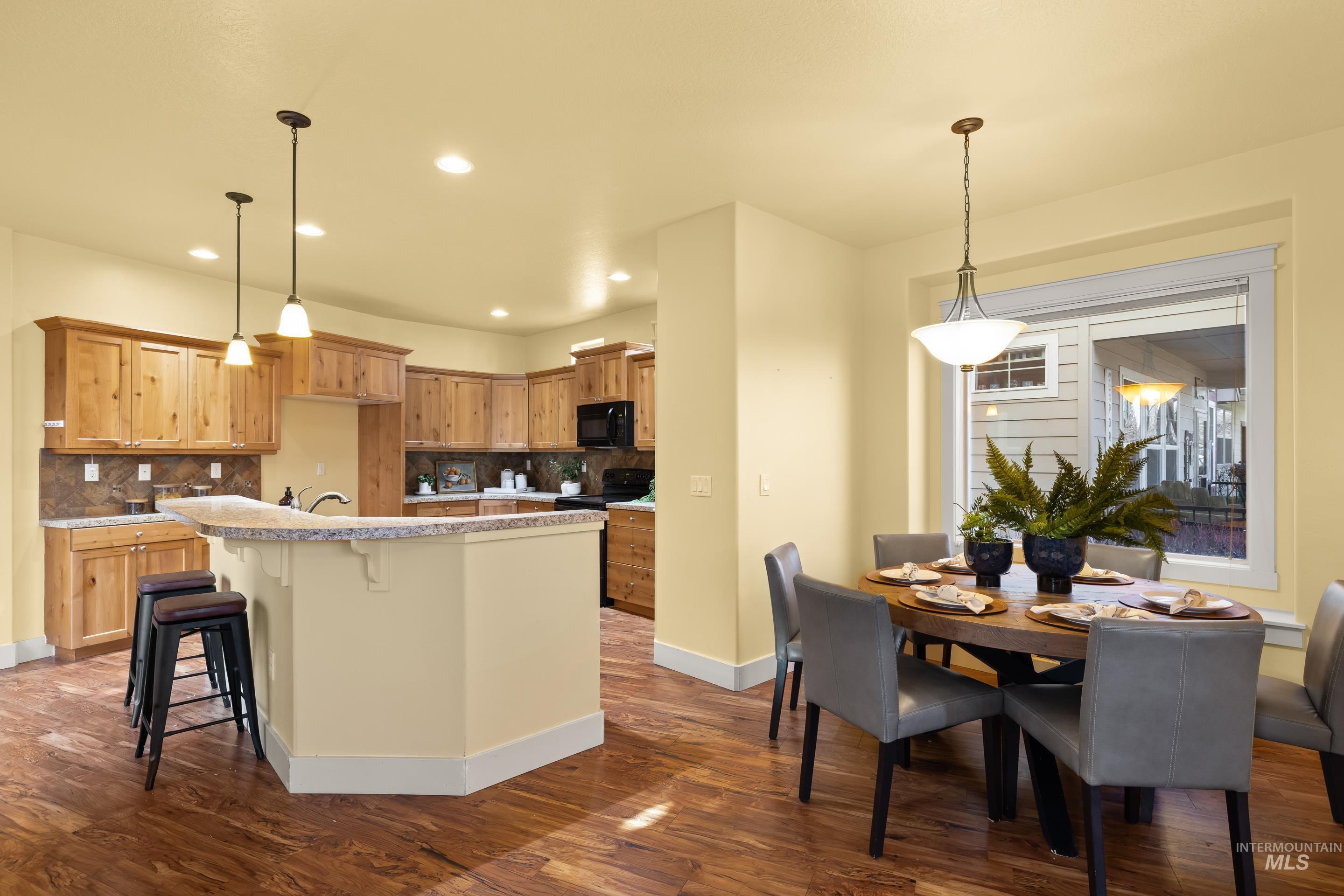 986 E Winding Creek Dr