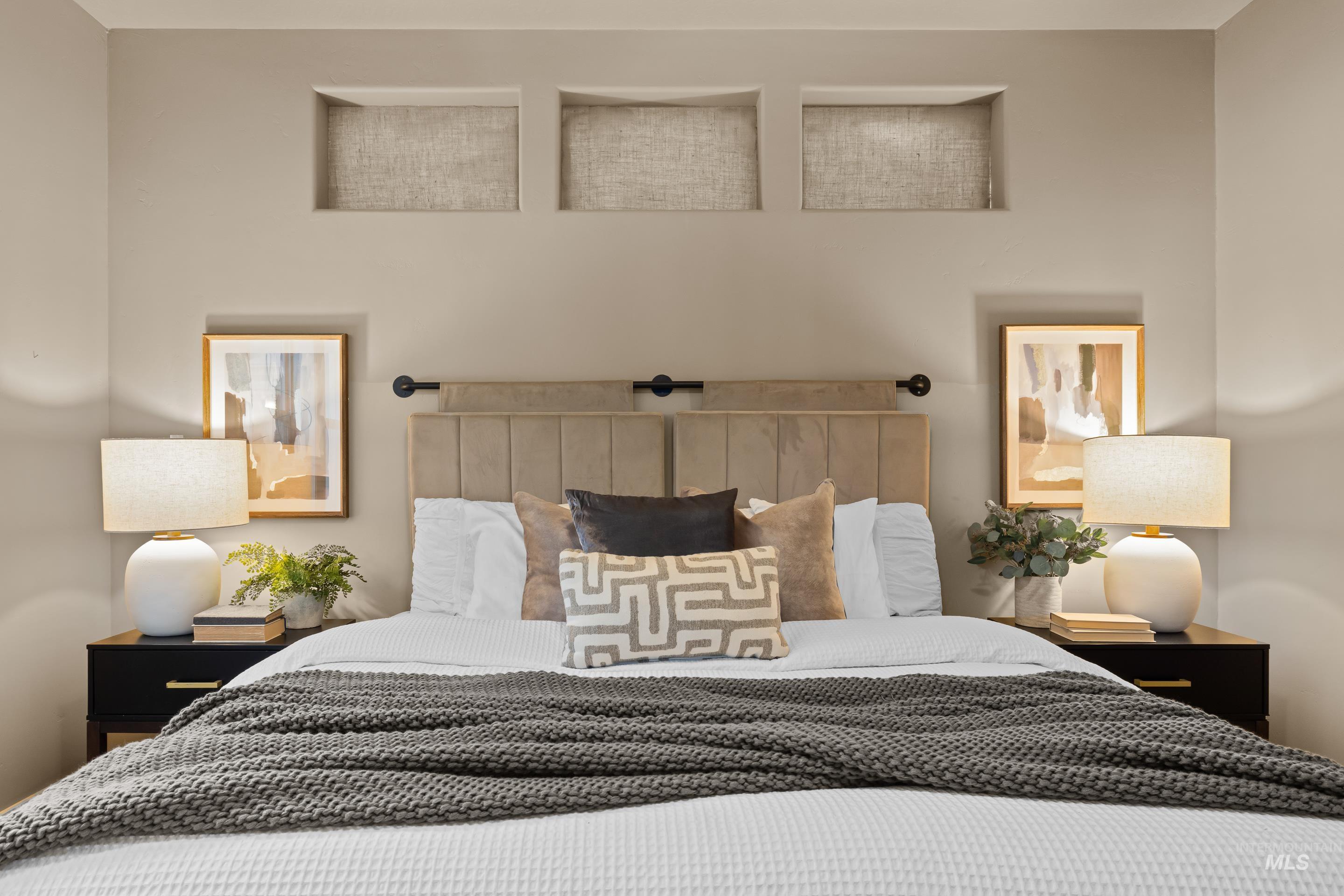 986 E Winding Creek Dr