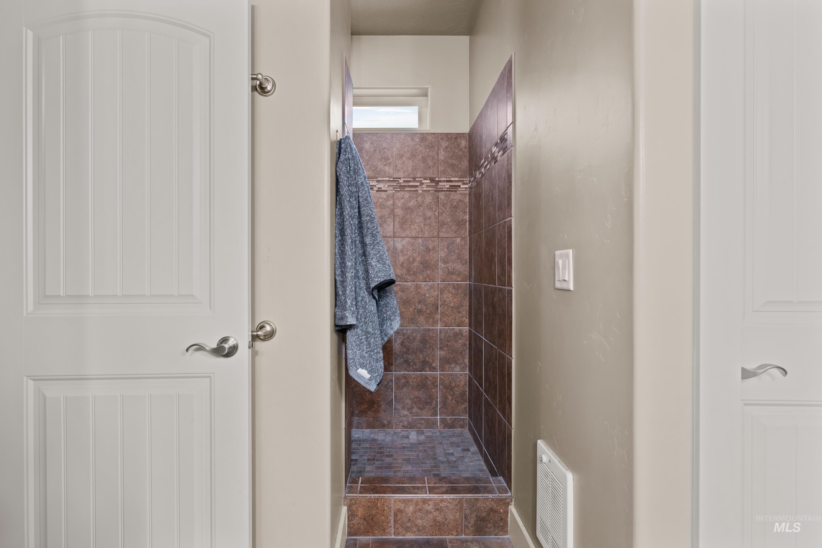 986 E Winding Creek Dr