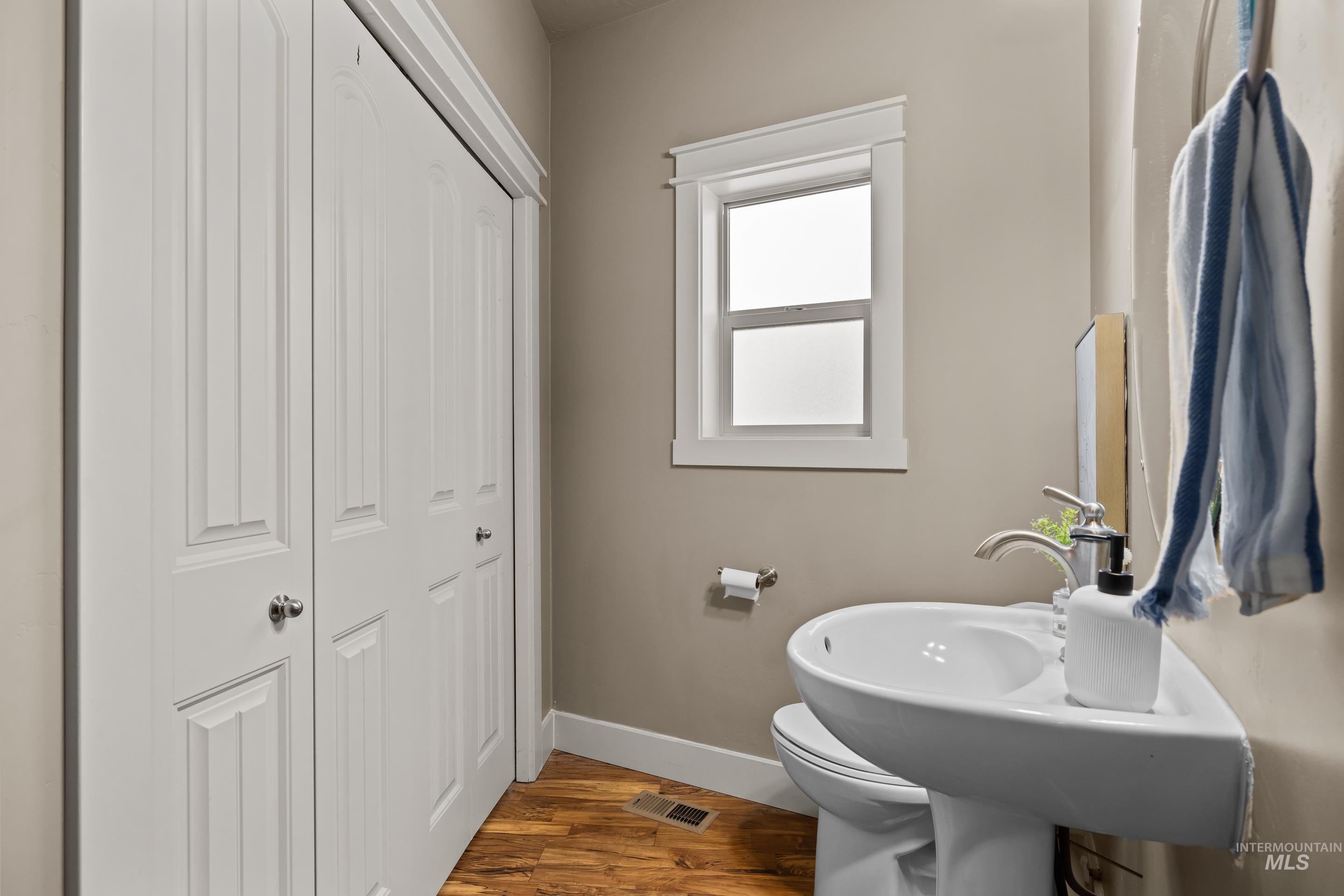 986 E Winding Creek Dr