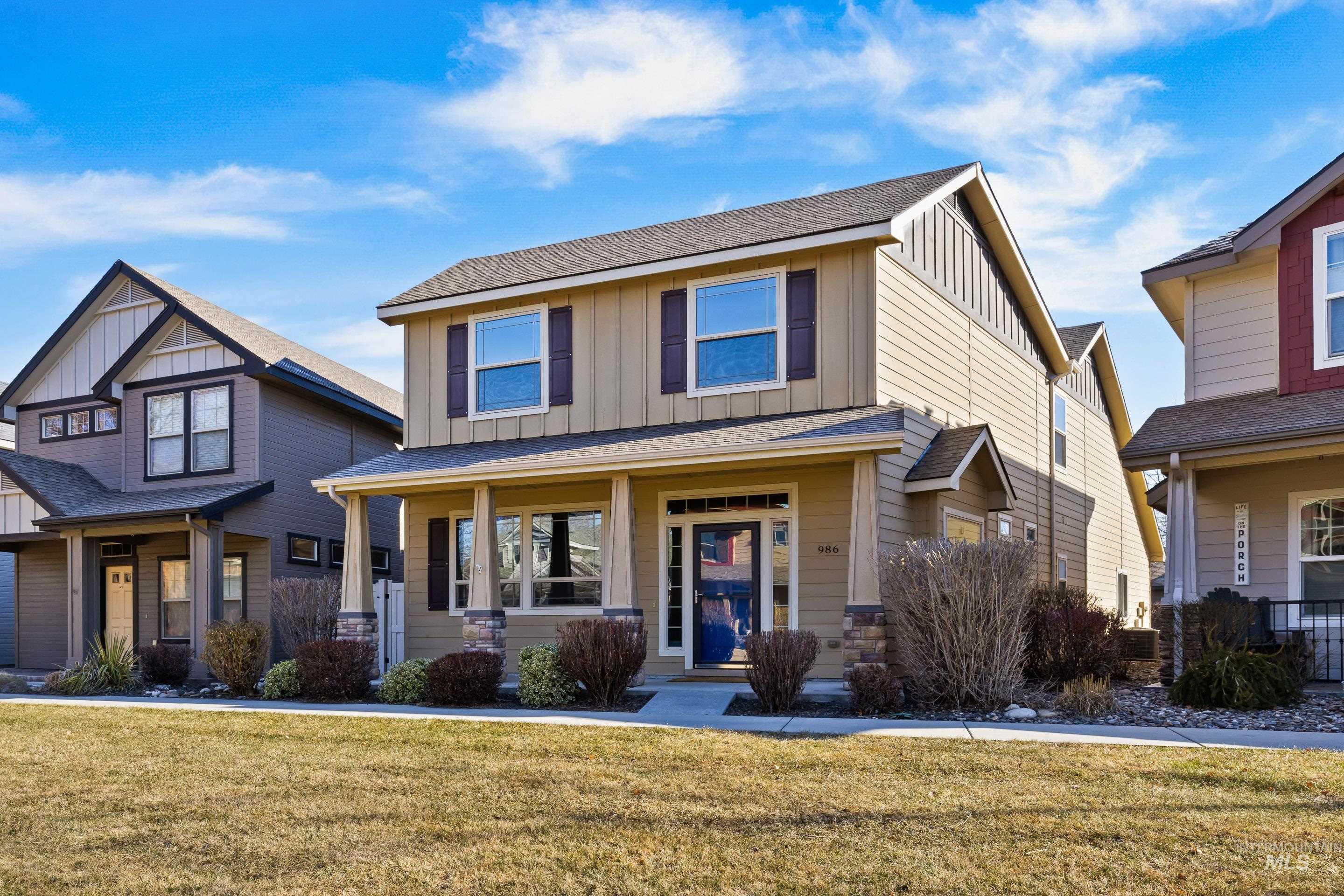 986 E Winding Creek Dr