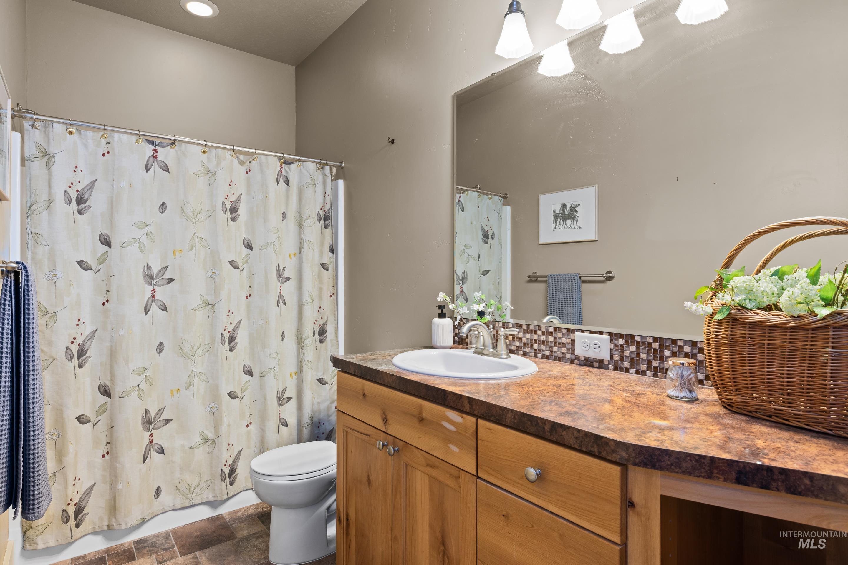 986 E Winding Creek Dr