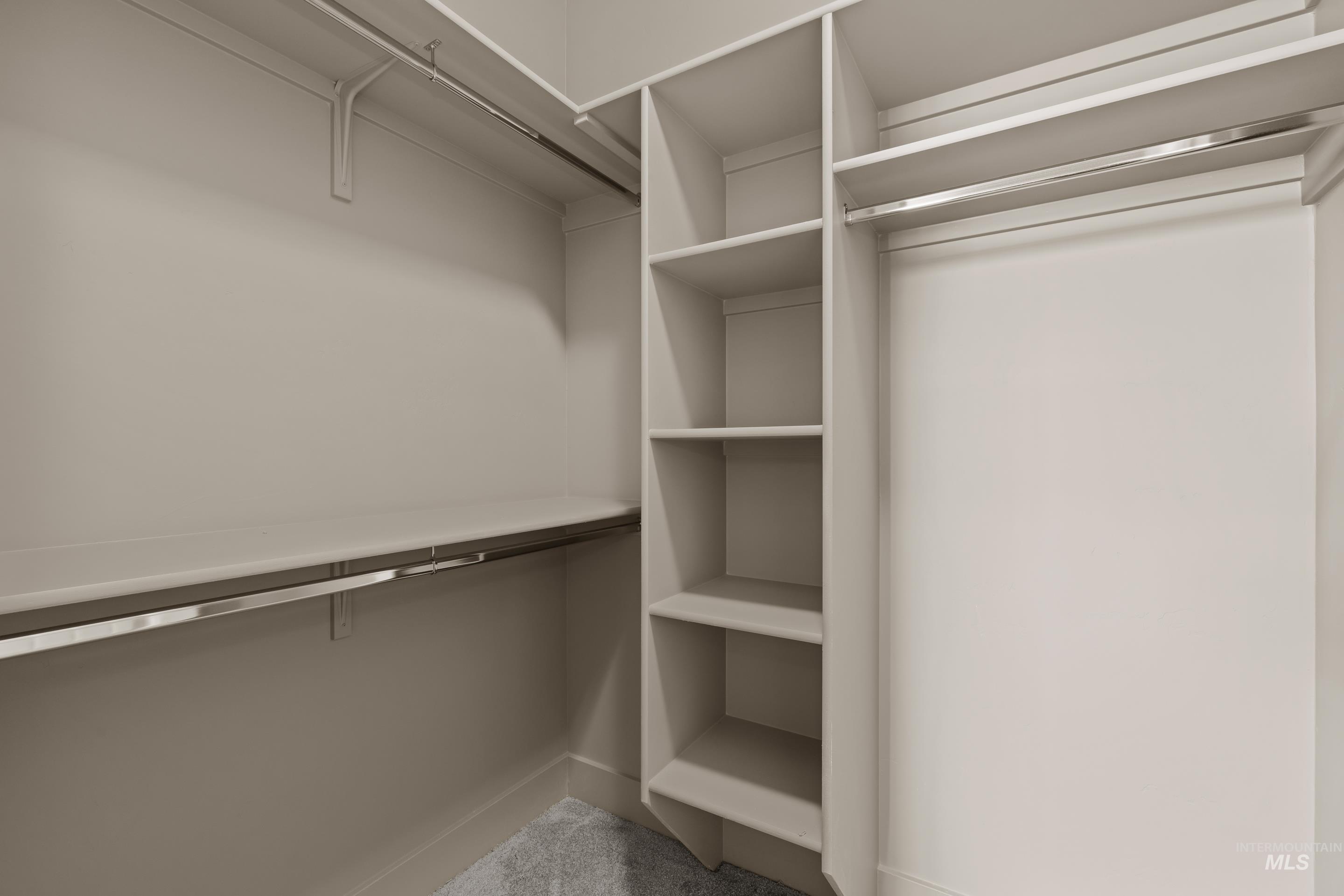 986 E Winding Creek Dr