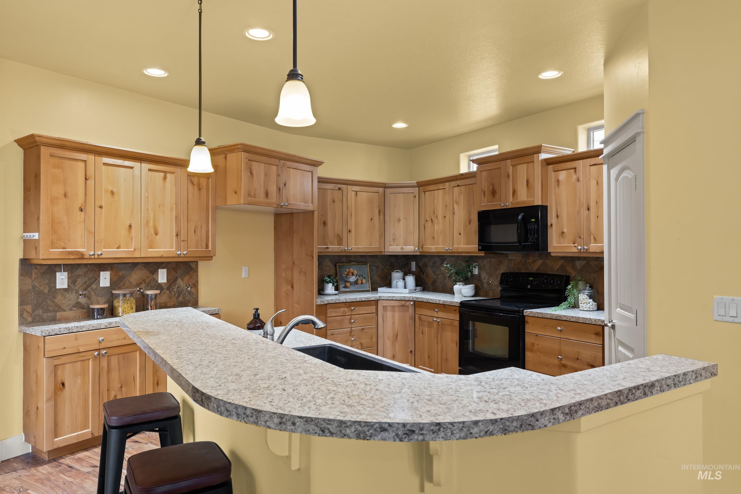 986 E Winding Creek Dr