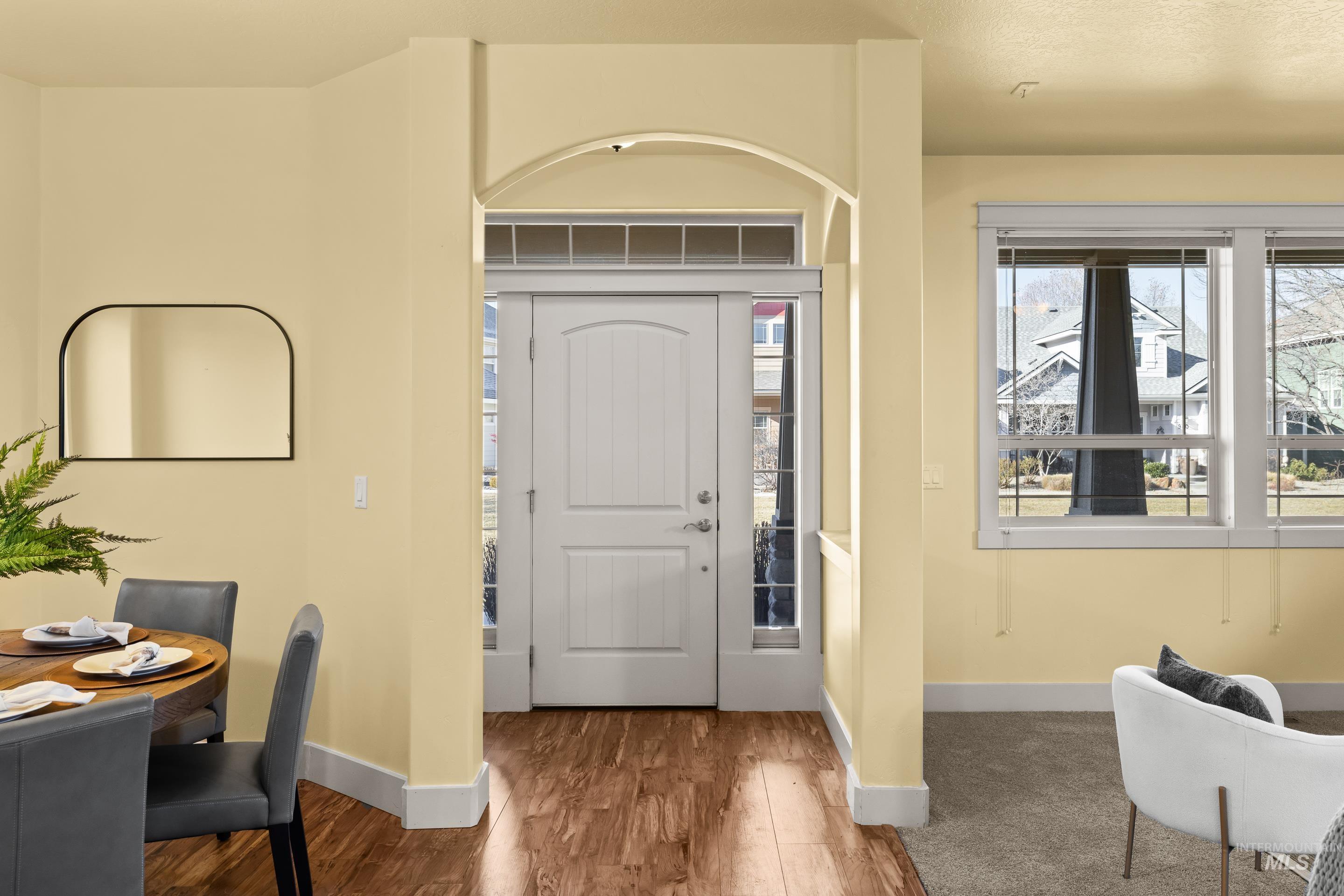 986 E Winding Creek Dr