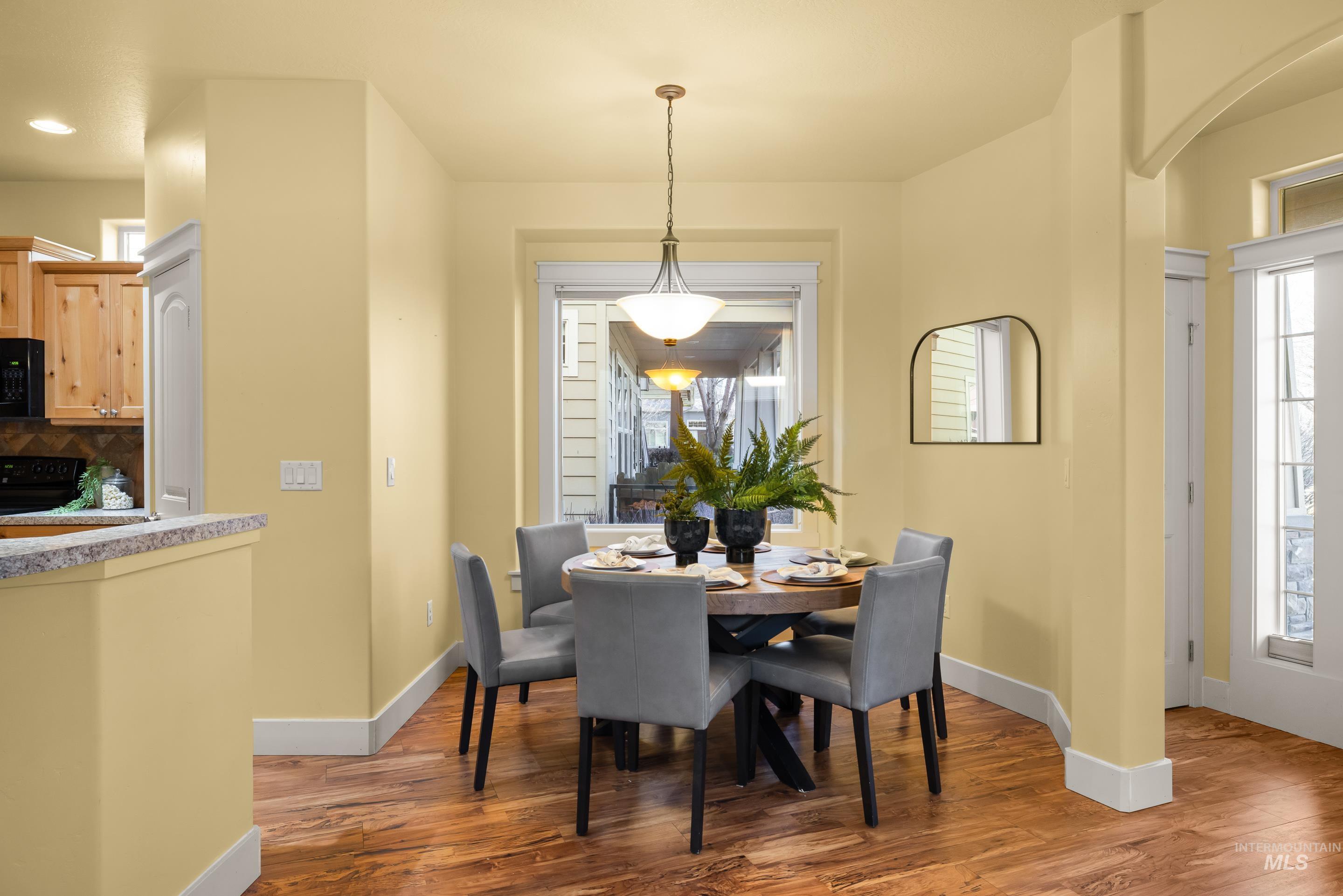 986 E Winding Creek Dr