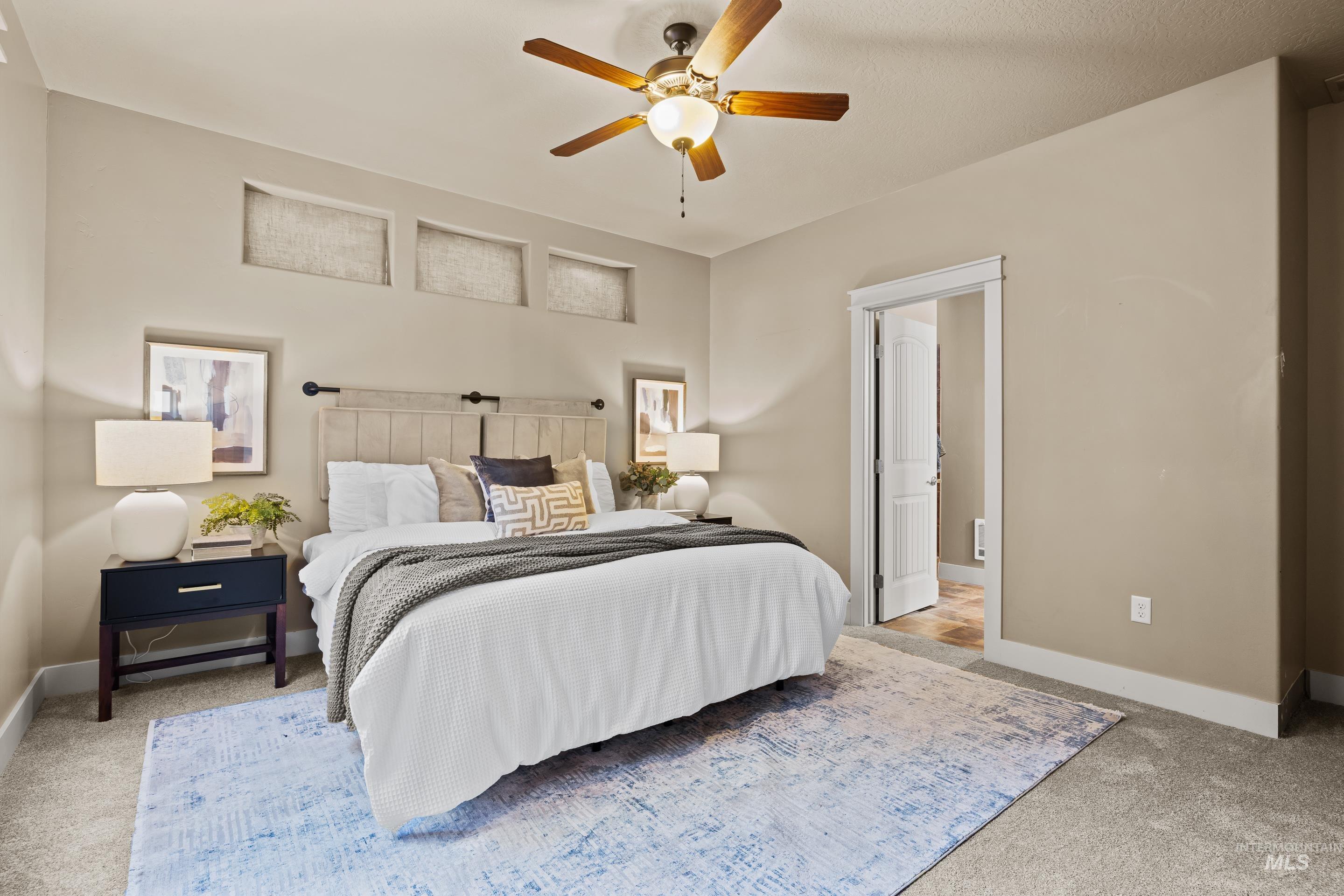 986 E Winding Creek Dr