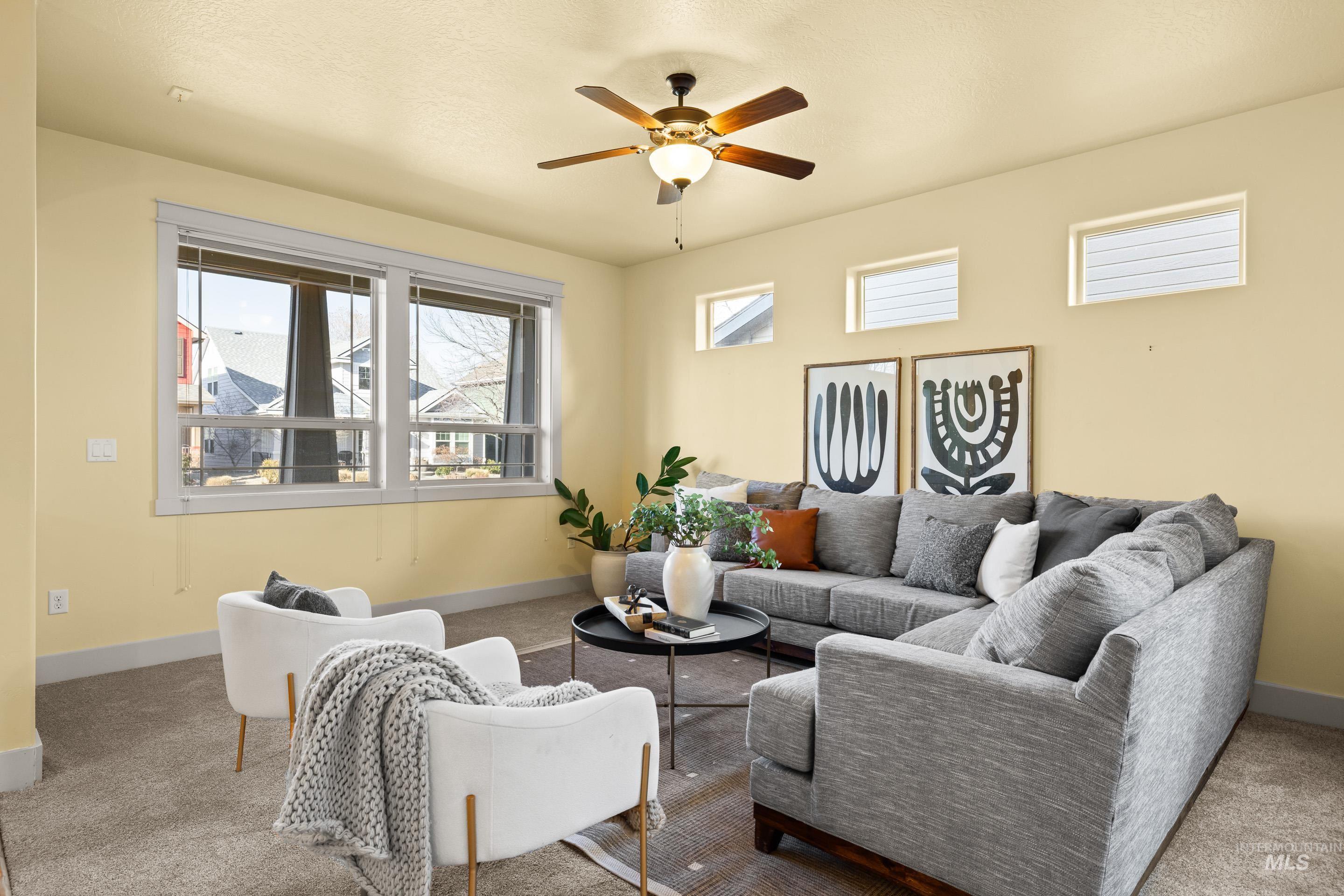 986 E Winding Creek Dr