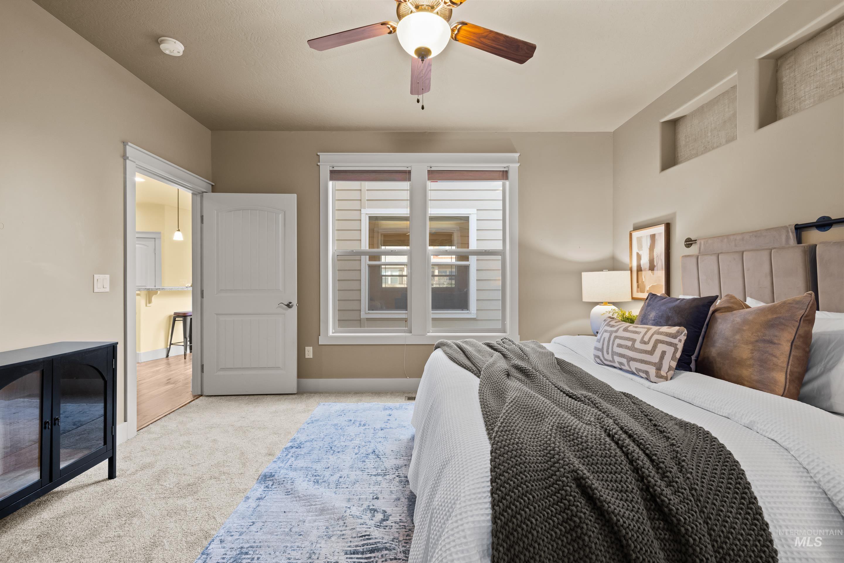 986 E Winding Creek Dr