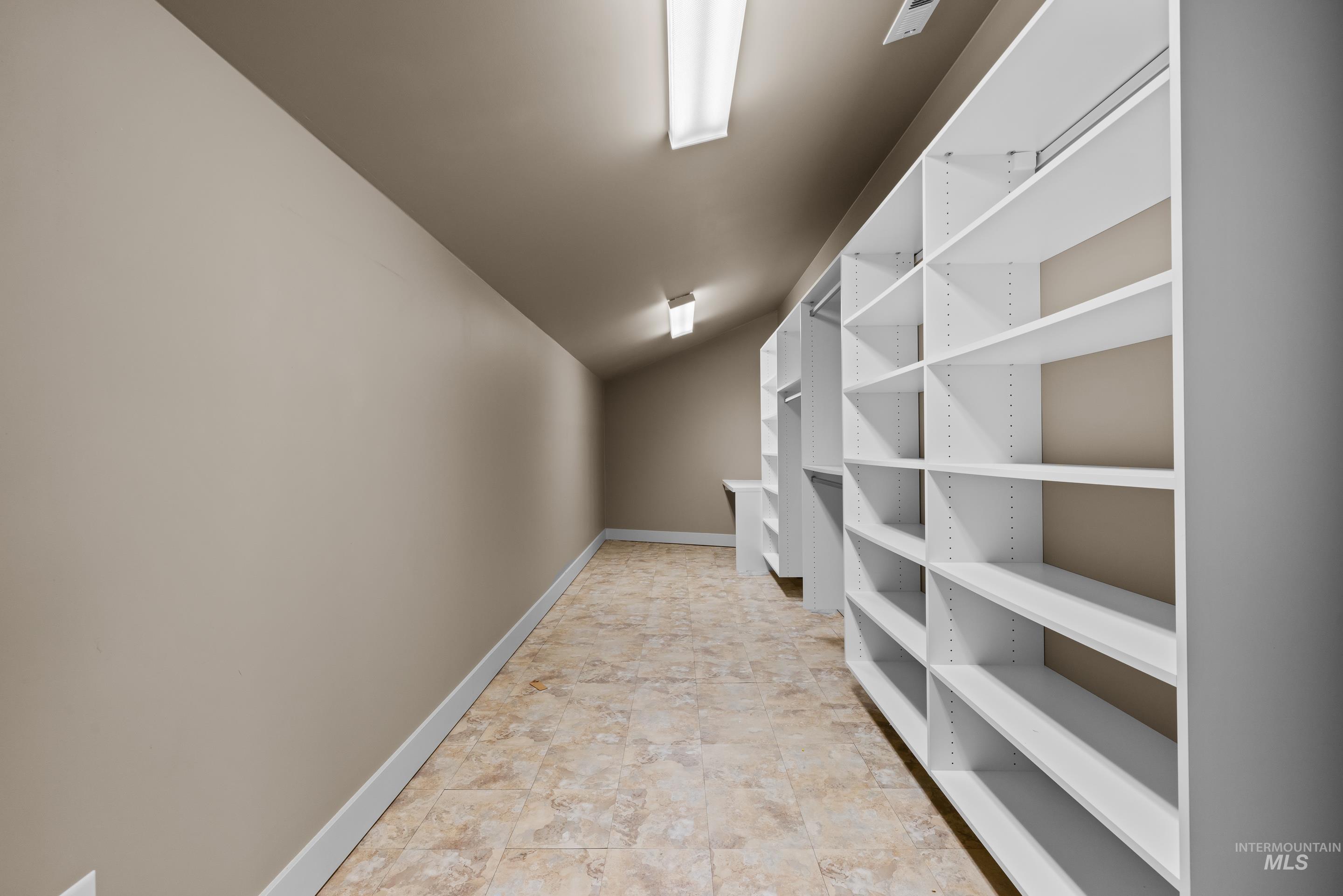 986 E Winding Creek Dr