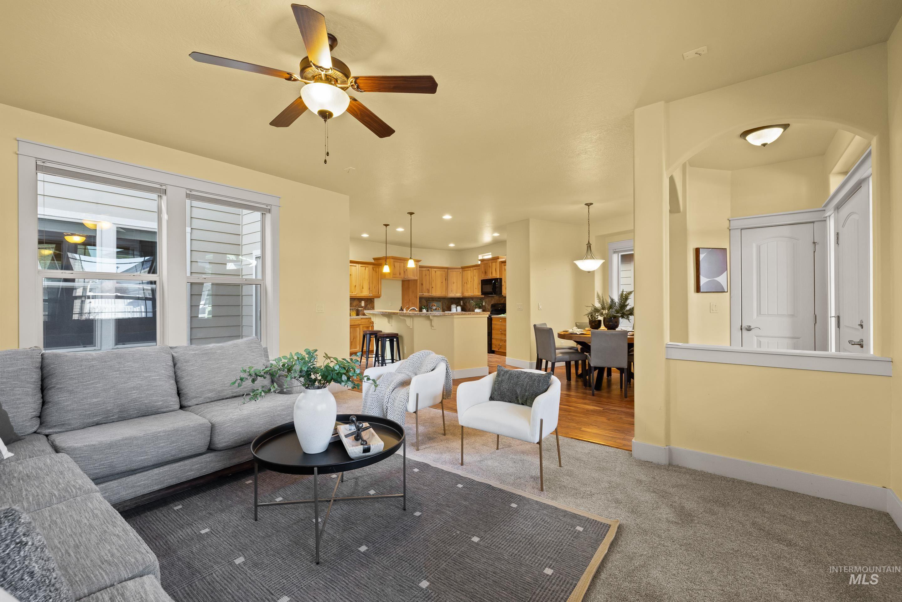 986 E Winding Creek Dr