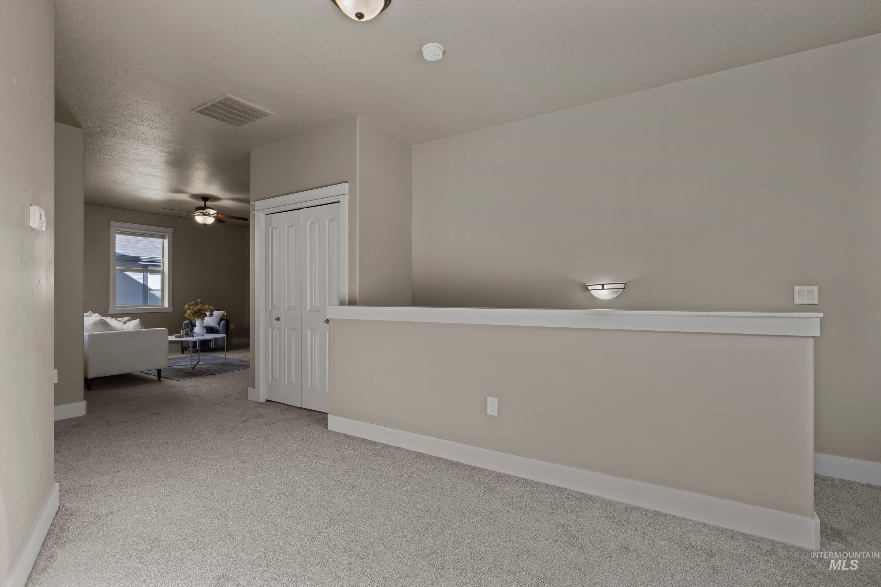 986 E Winding Creek Dr