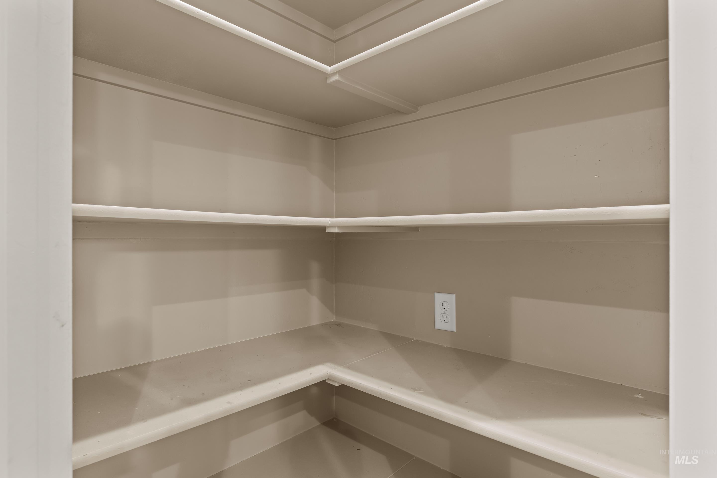 986 E Winding Creek Dr