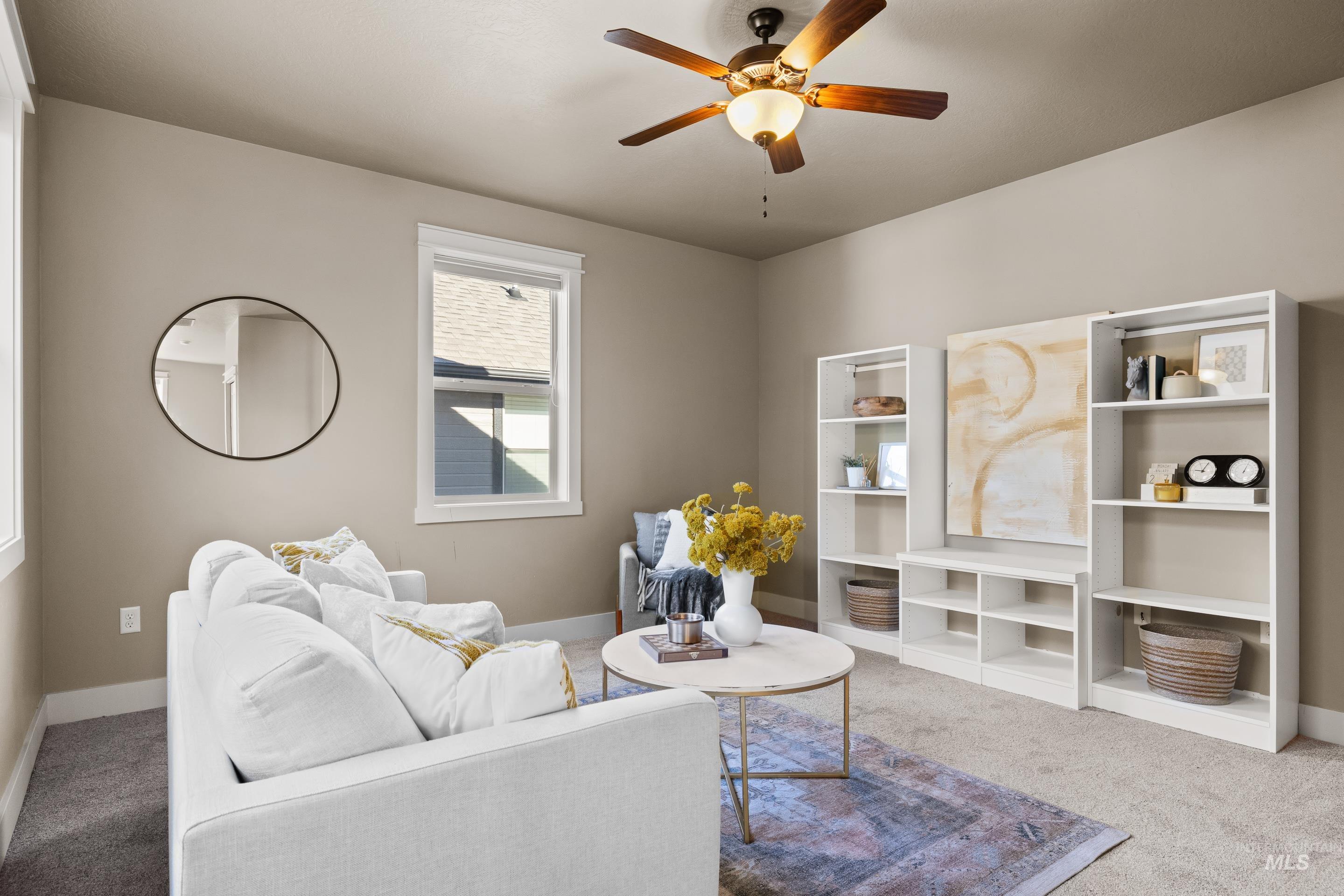 986 E Winding Creek Dr