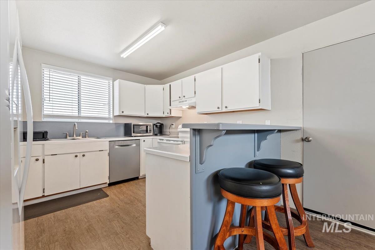 3135 S Black Cat Rd.