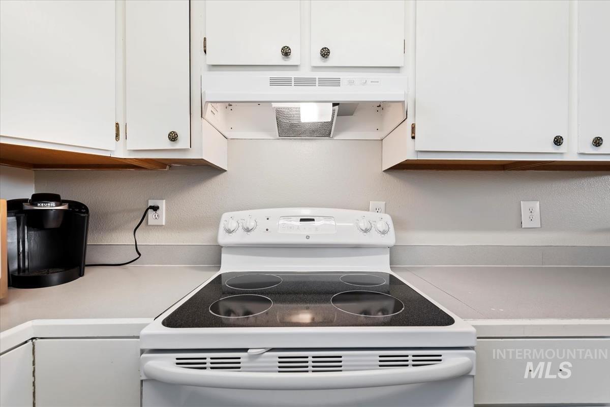 3135 S Black Cat Rd.