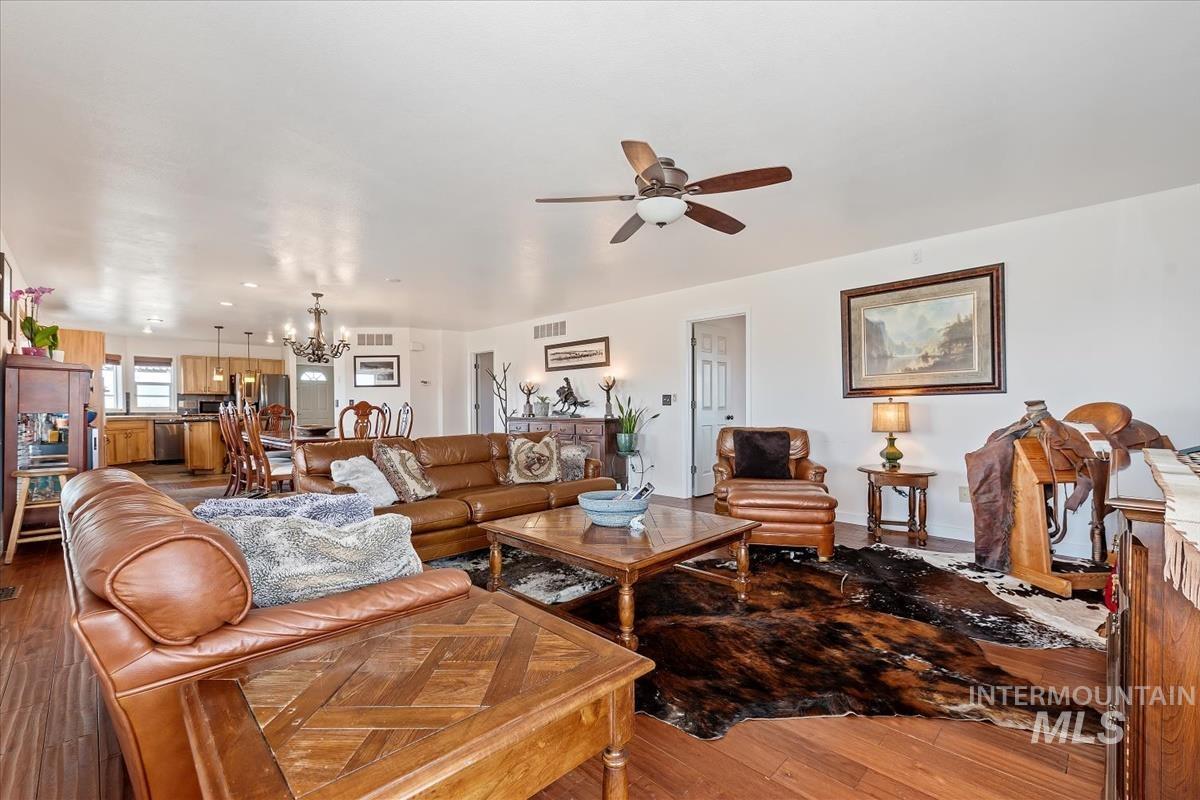 3135 S Black Cat Rd.