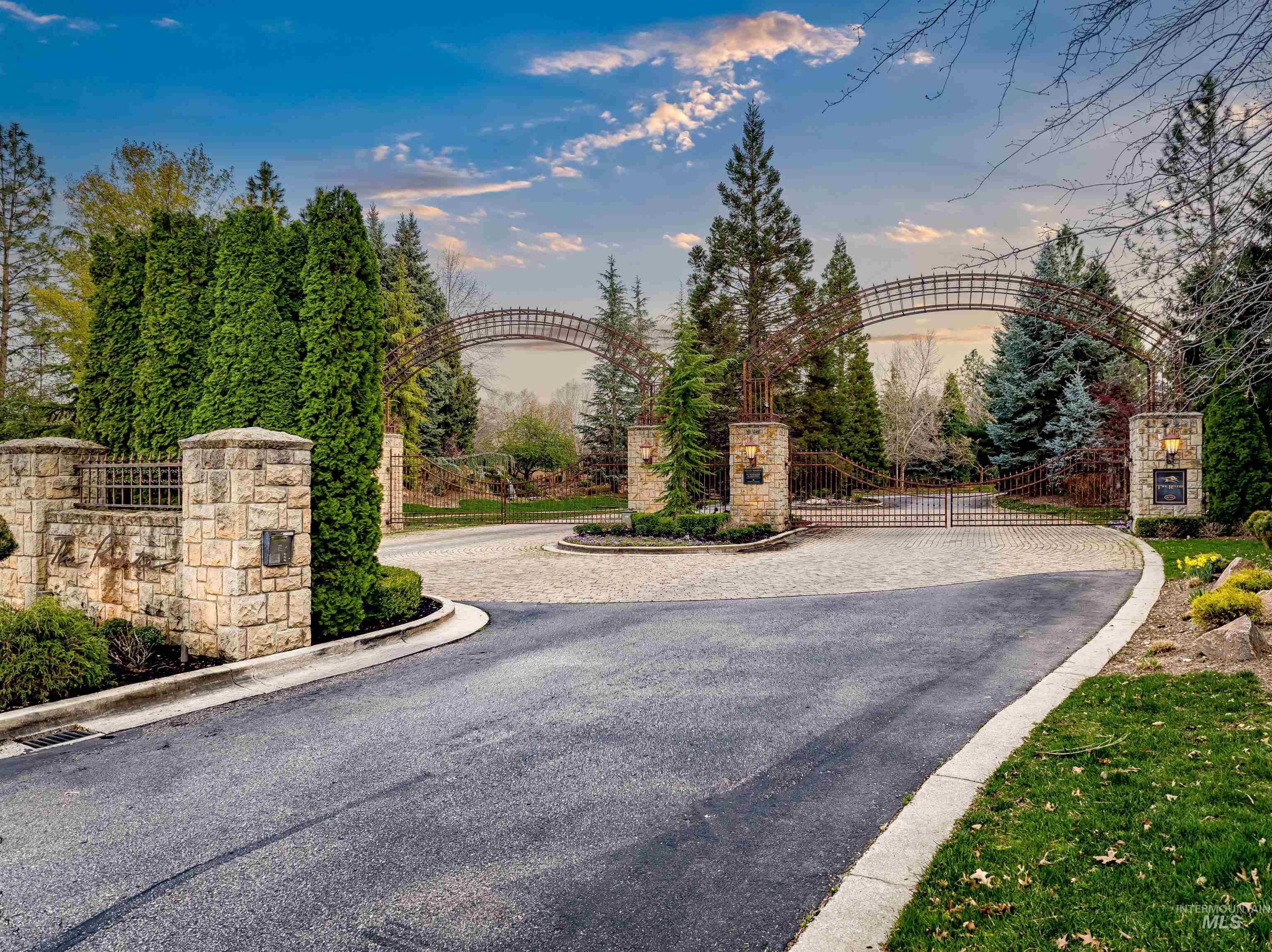 1092 W Shearwater Ln