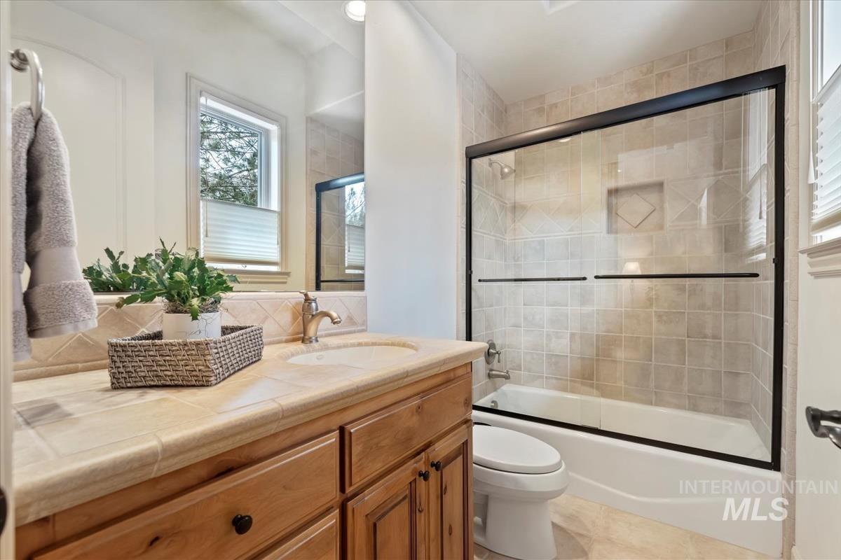 1092 W Shearwater Ln