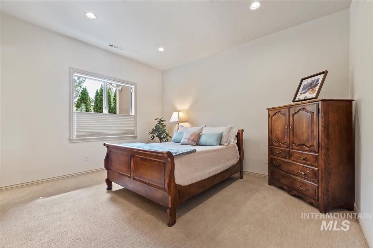 1092 W Shearwater Ln