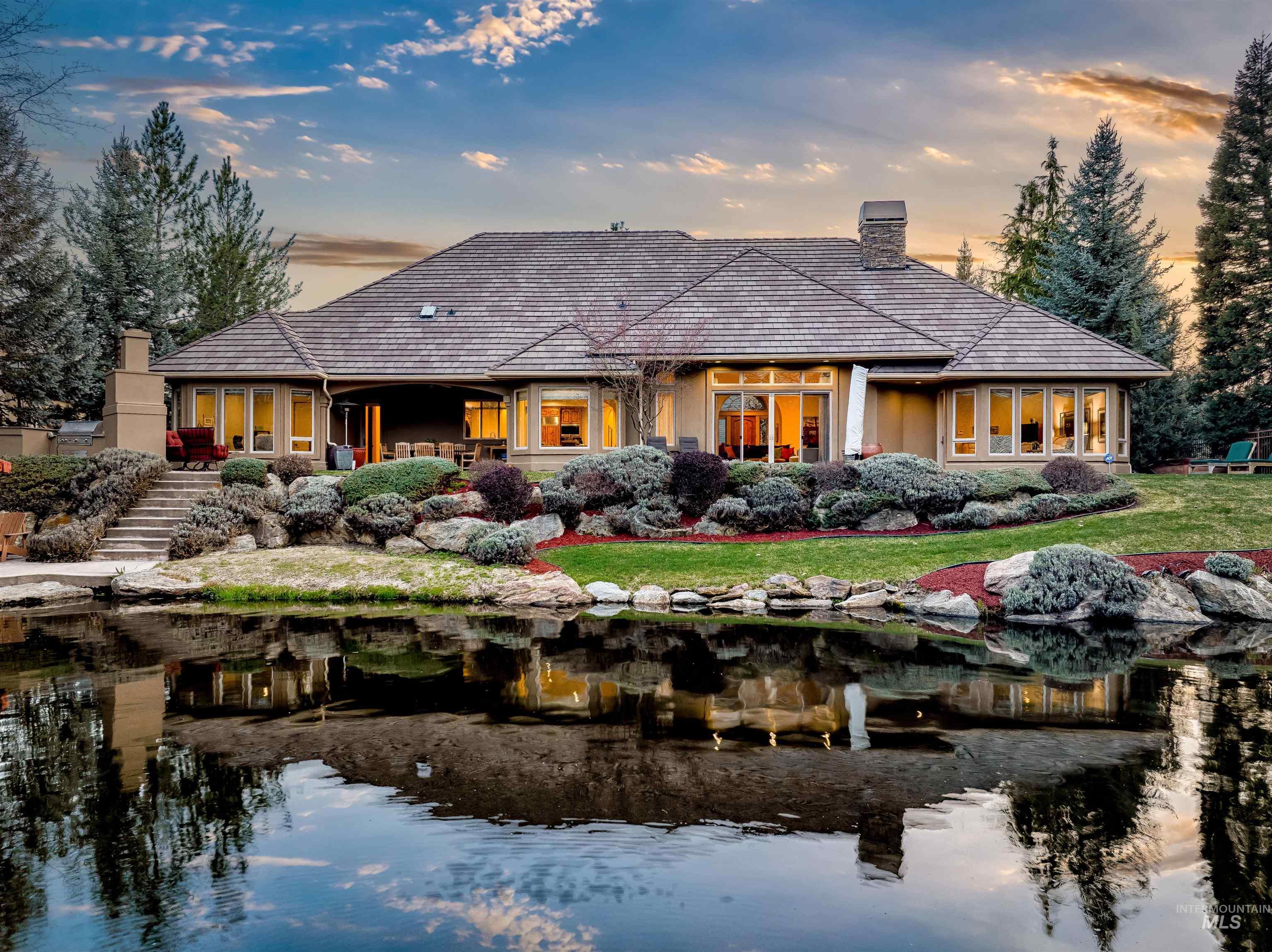 1092 W Shearwater Ln