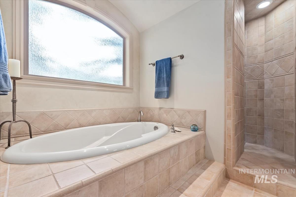 1092 W Shearwater Ln