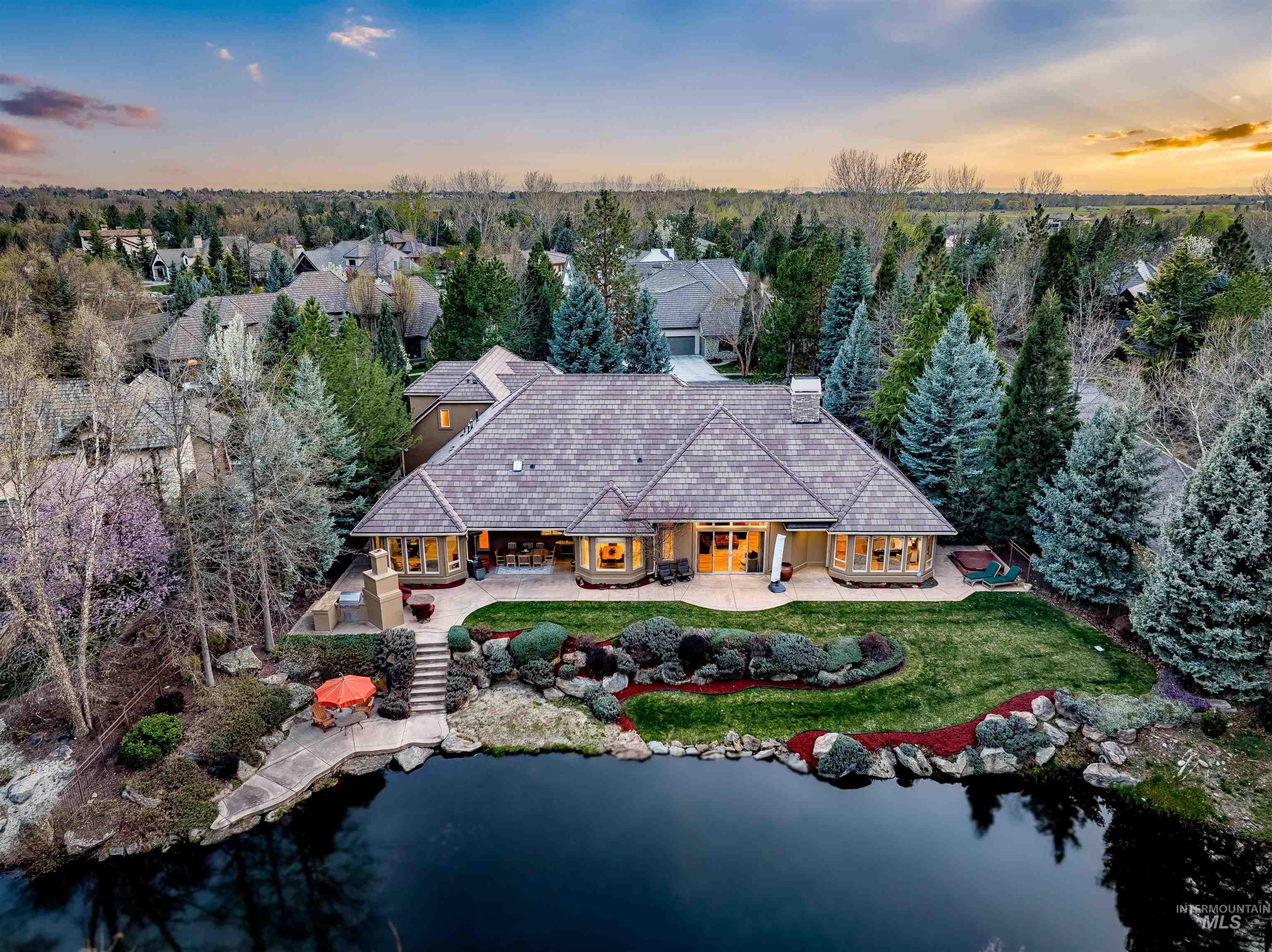 1092 W Shearwater Ln