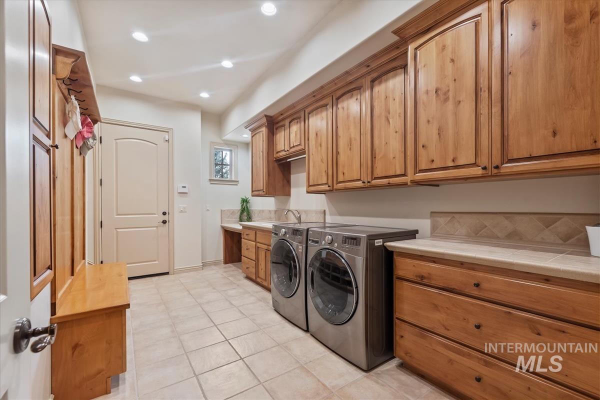 1092 W Shearwater Ln