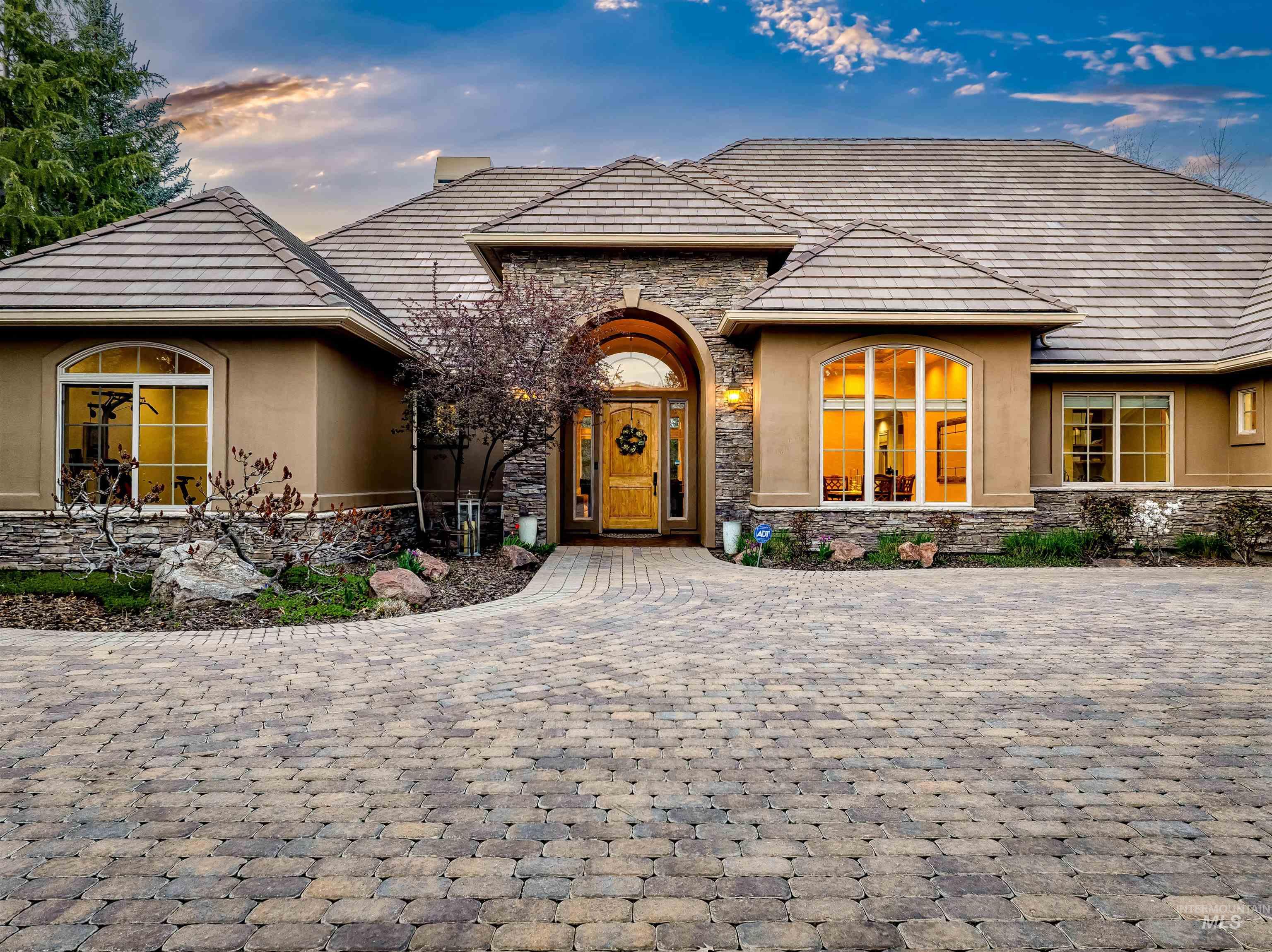 1092 W Shearwater Ln