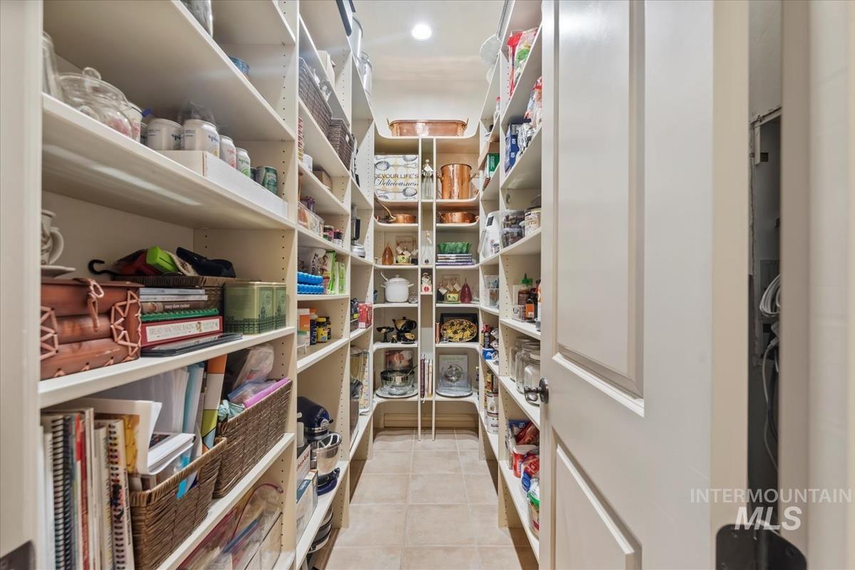 1092 W Shearwater Ln