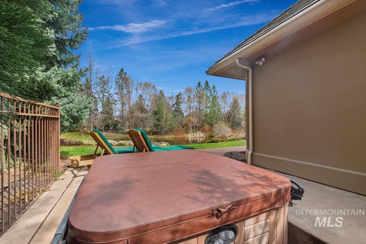 1092 W Shearwater Ln