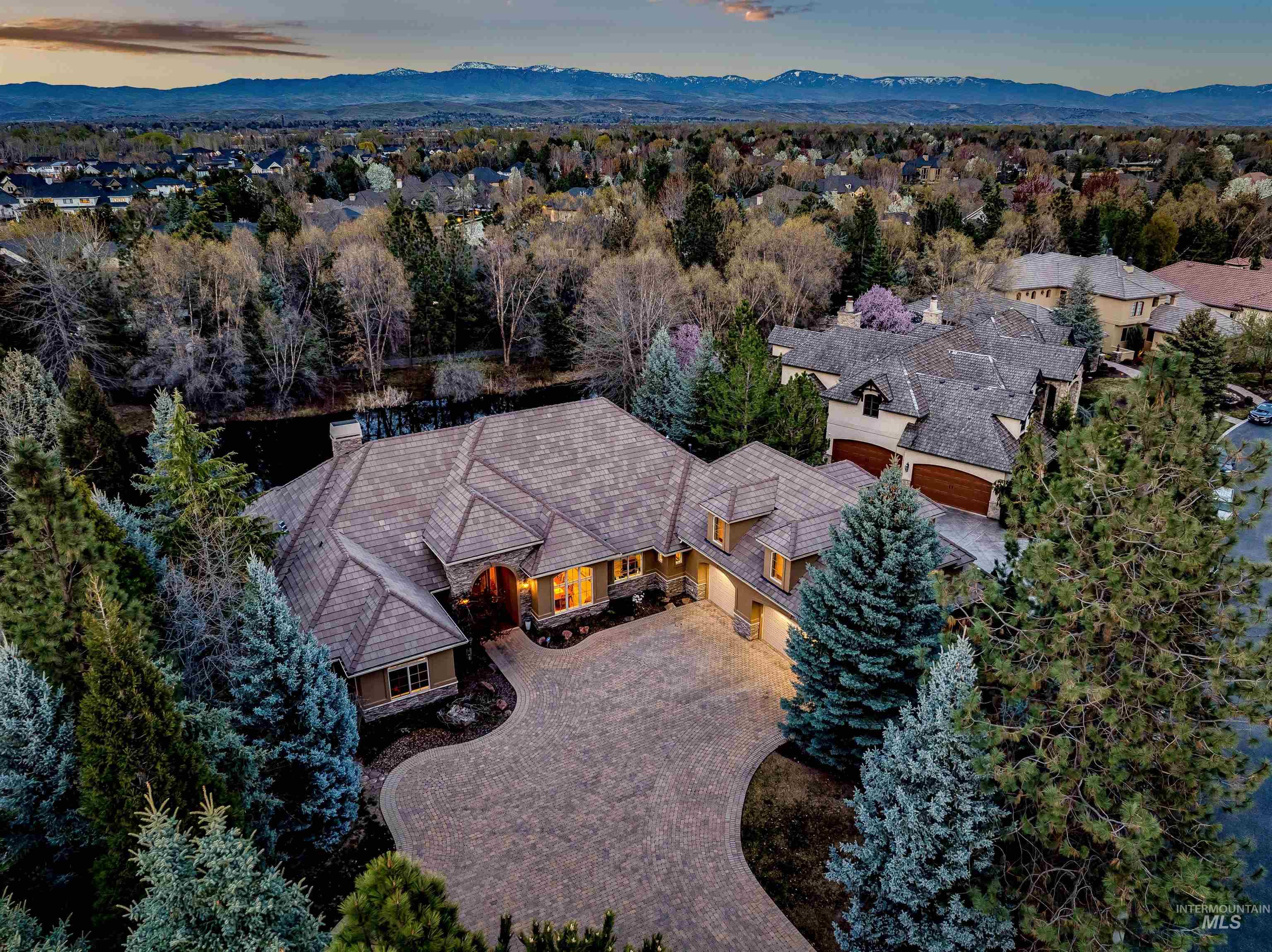 1092 W Shearwater Ln