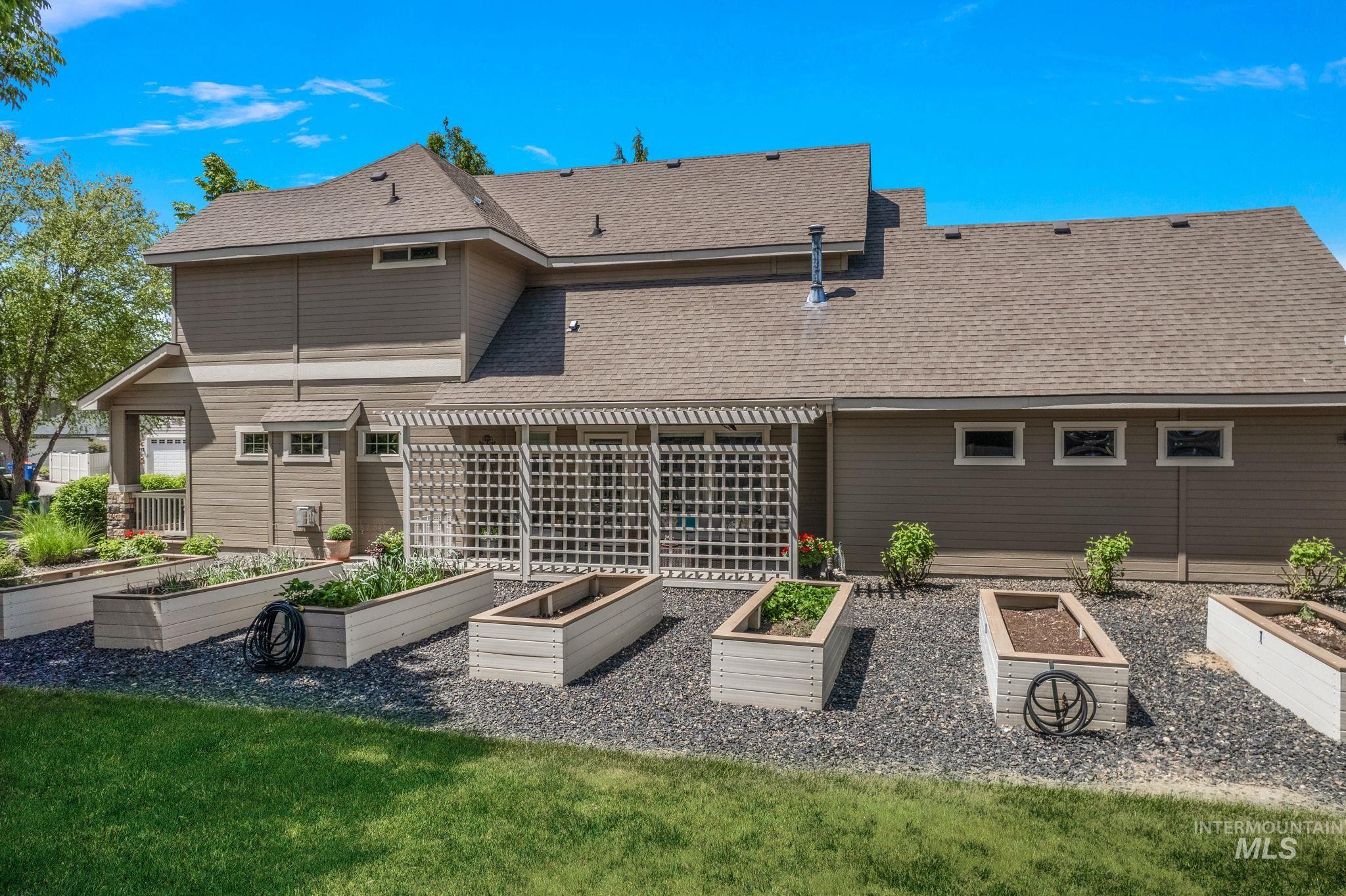 998 E Shadow Creek Lane