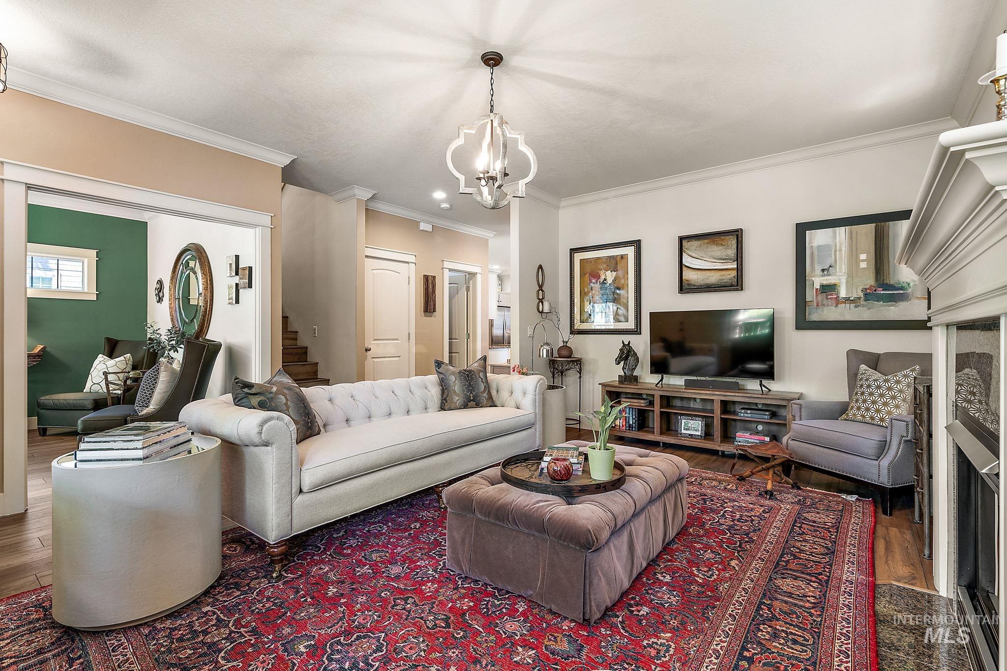 998 E Shadow Creek Lane