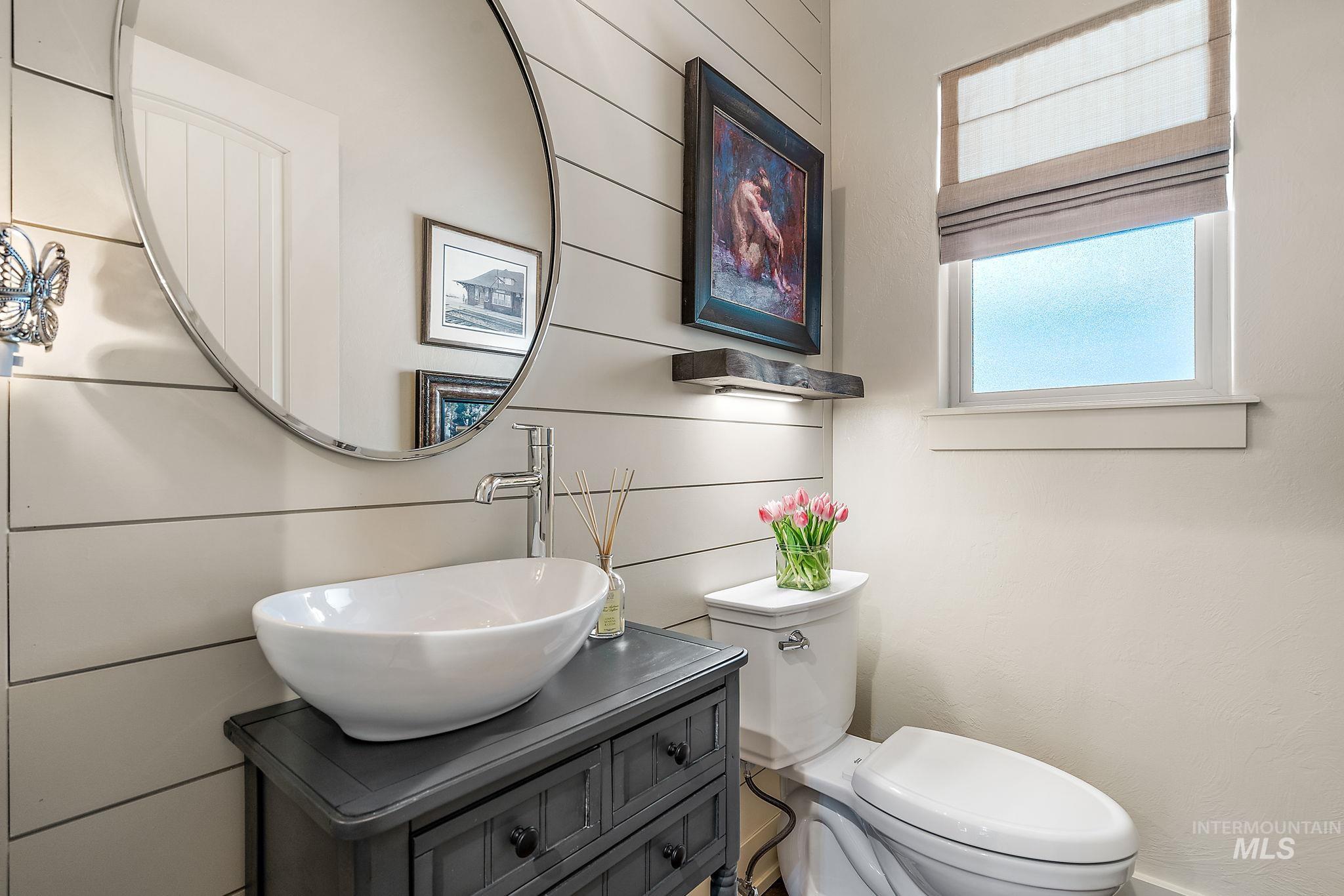 998 E Shadow Creek Lane