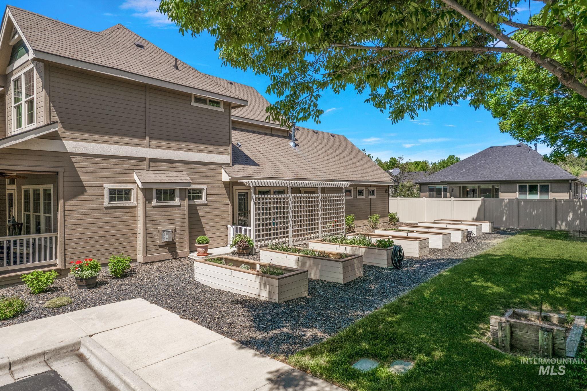 998 E Shadow Creek Lane