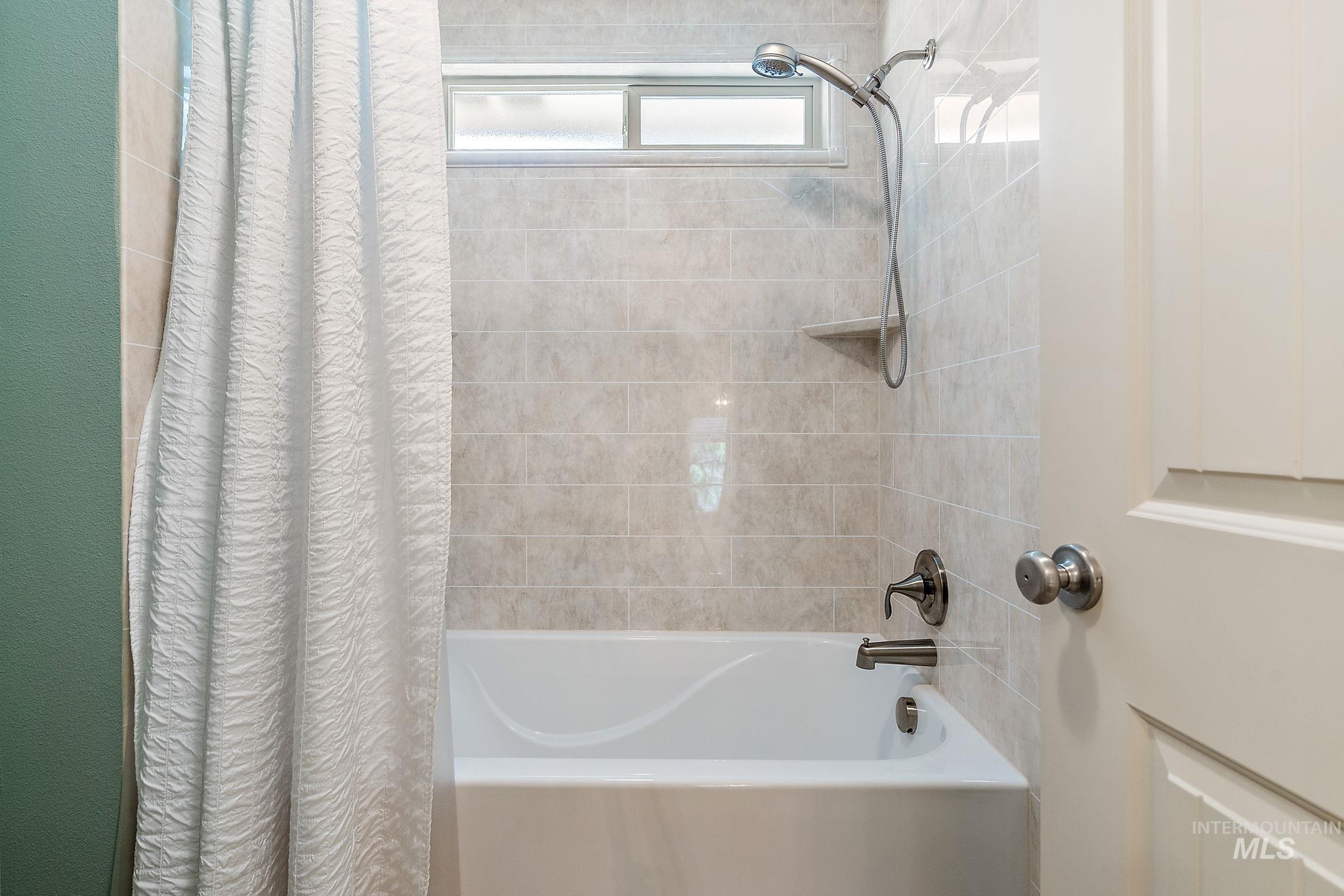 998 E Shadow Creek Lane