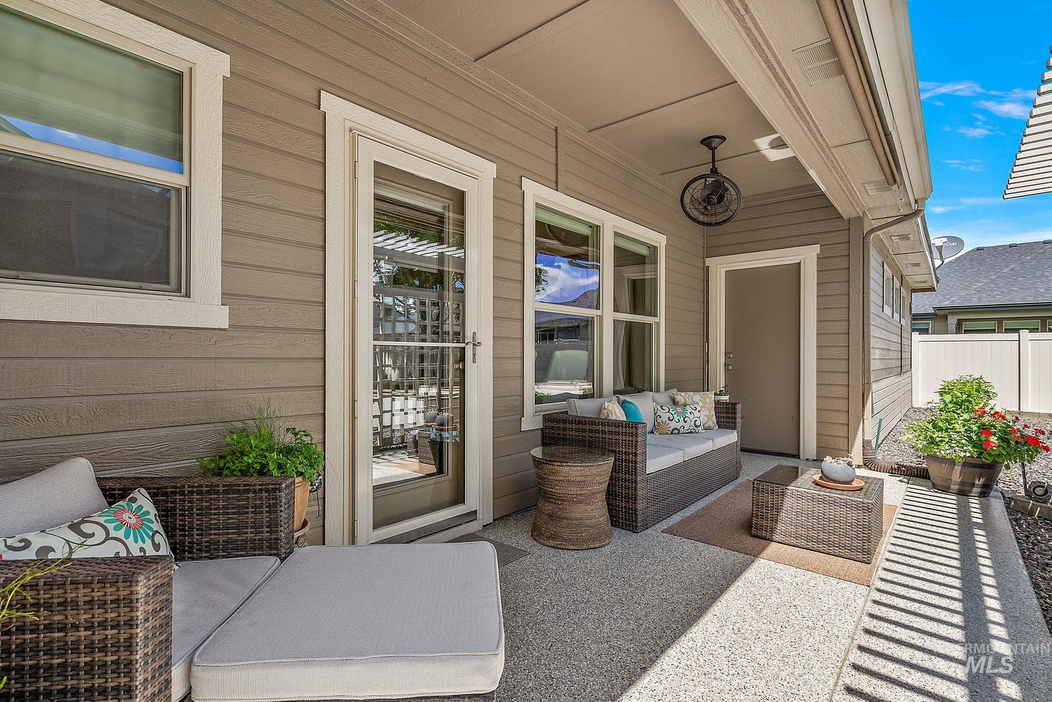 998 E Shadow Creek Lane