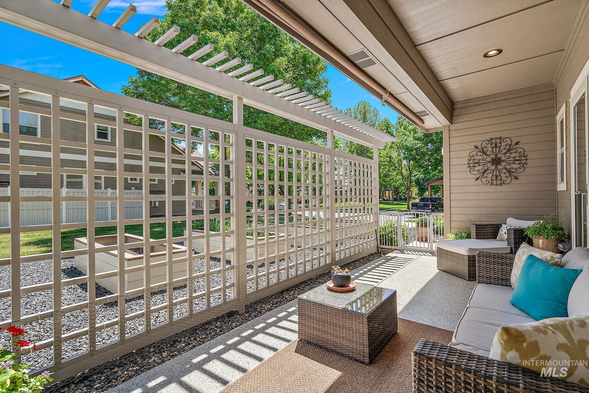 998 E Shadow Creek Lane