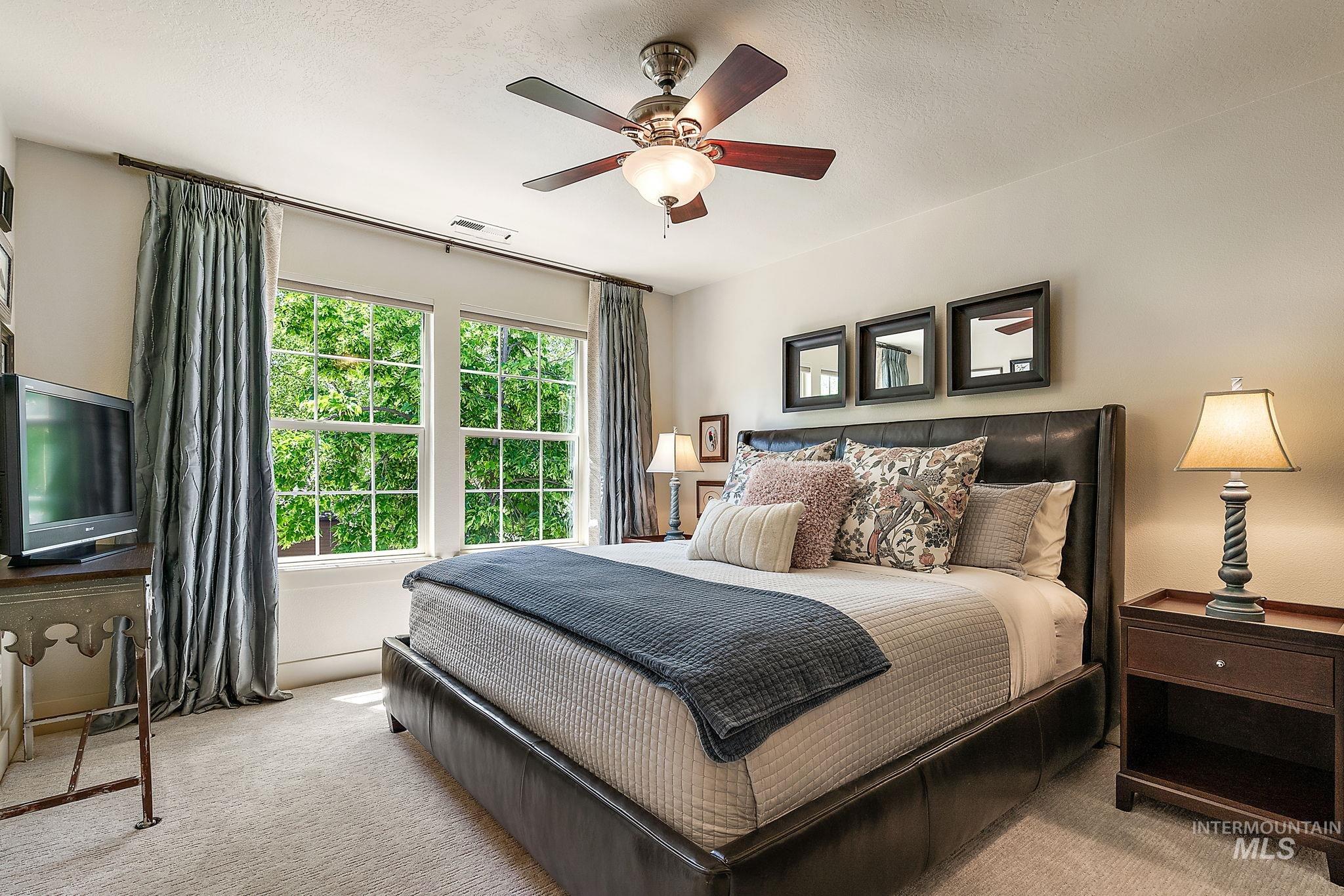 998 E Shadow Creek Lane