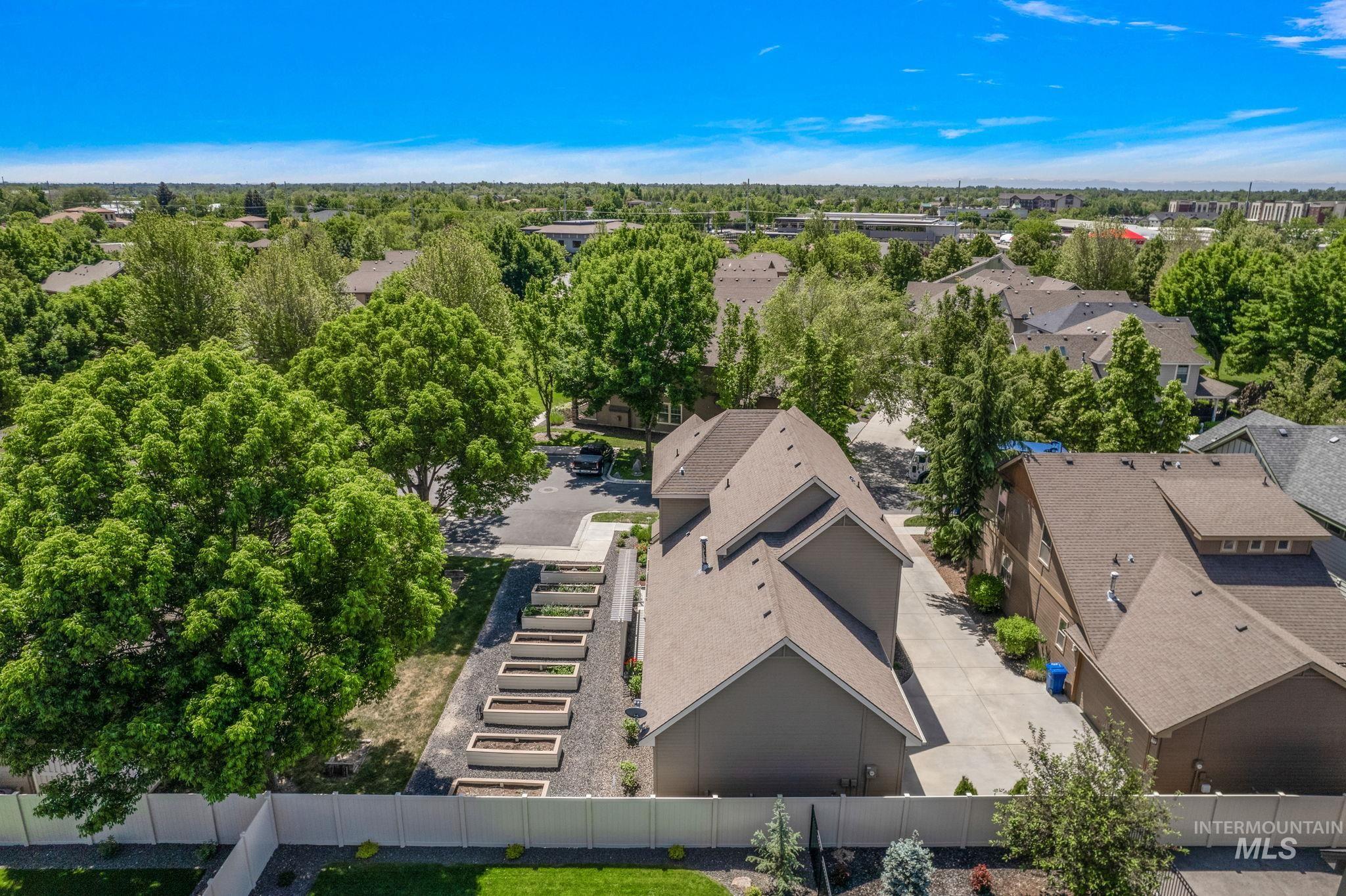 998 E Shadow Creek Lane