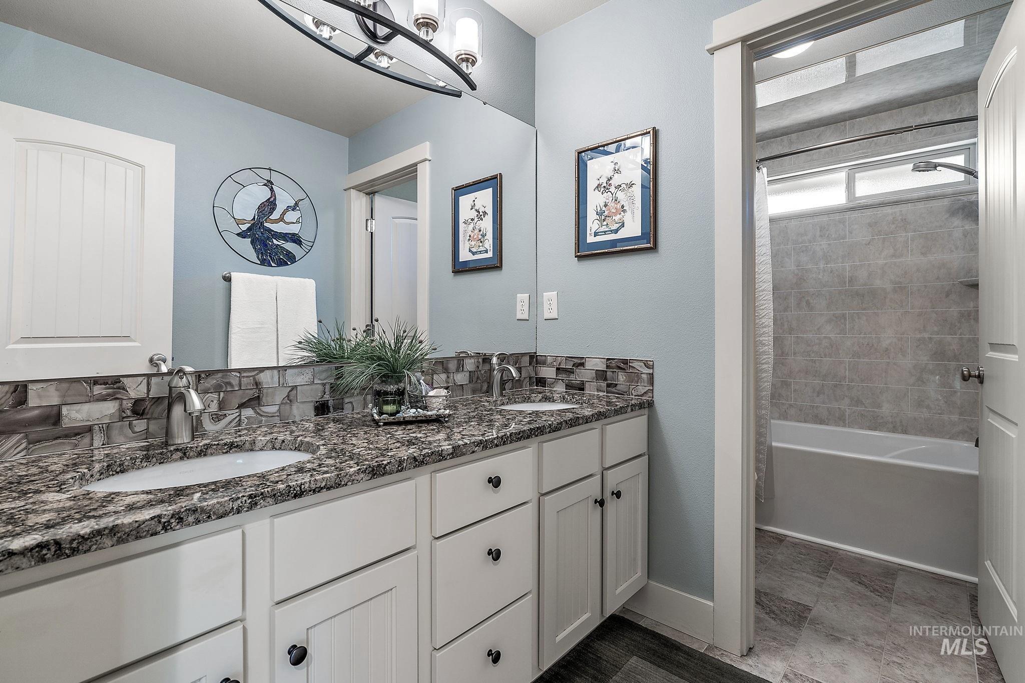 998 E Shadow Creek Lane