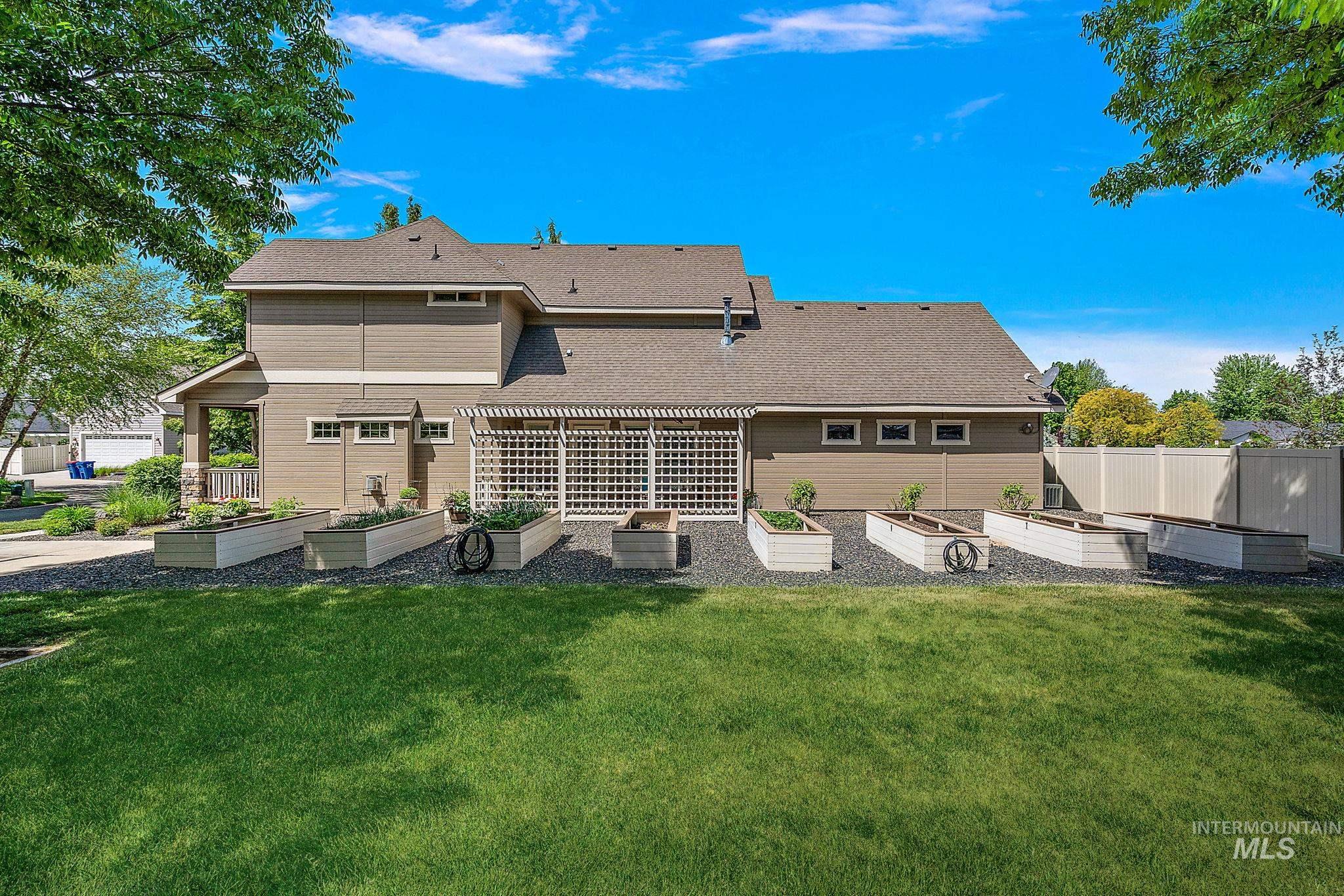 998 E Shadow Creek Lane