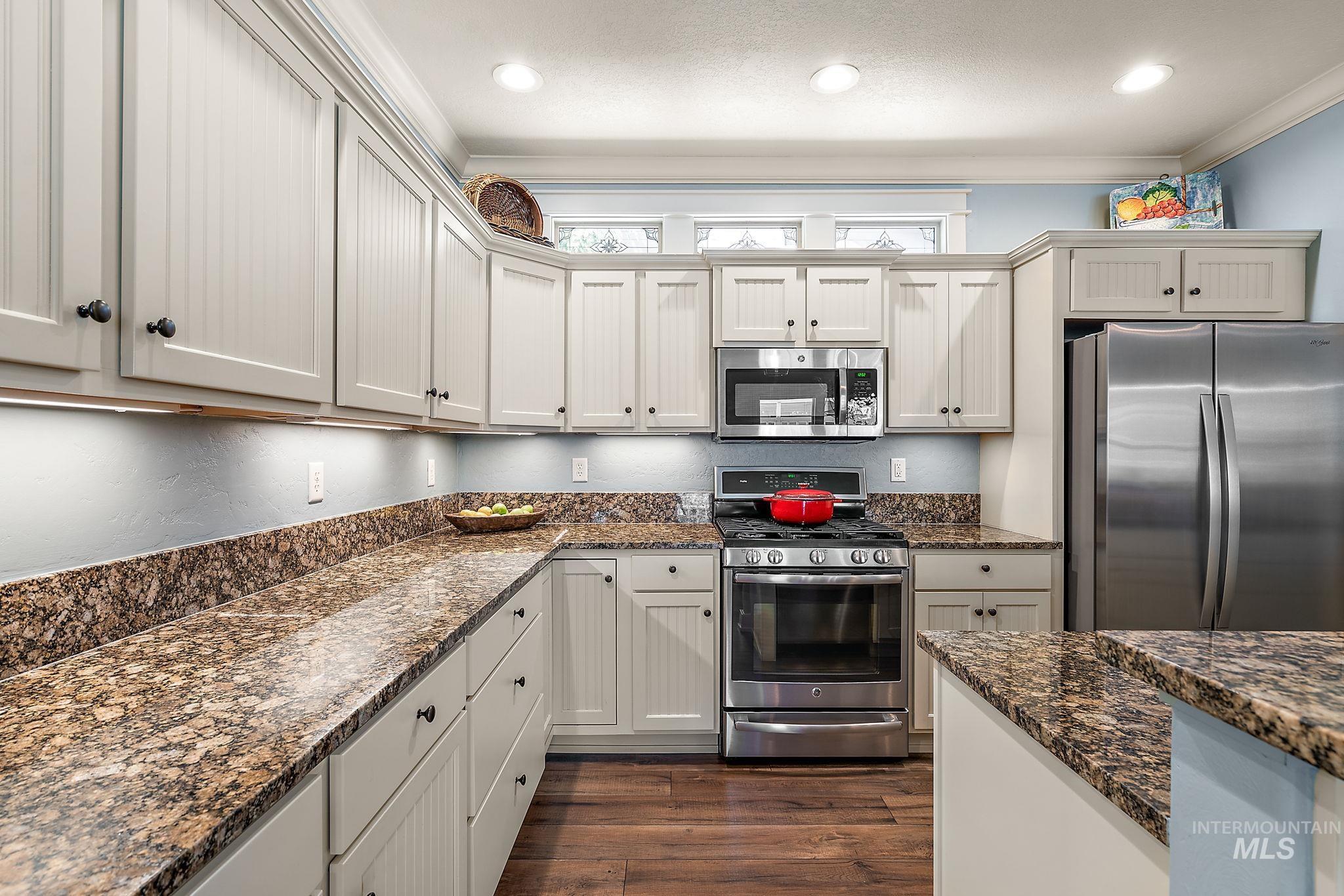 998 E Shadow Creek Lane