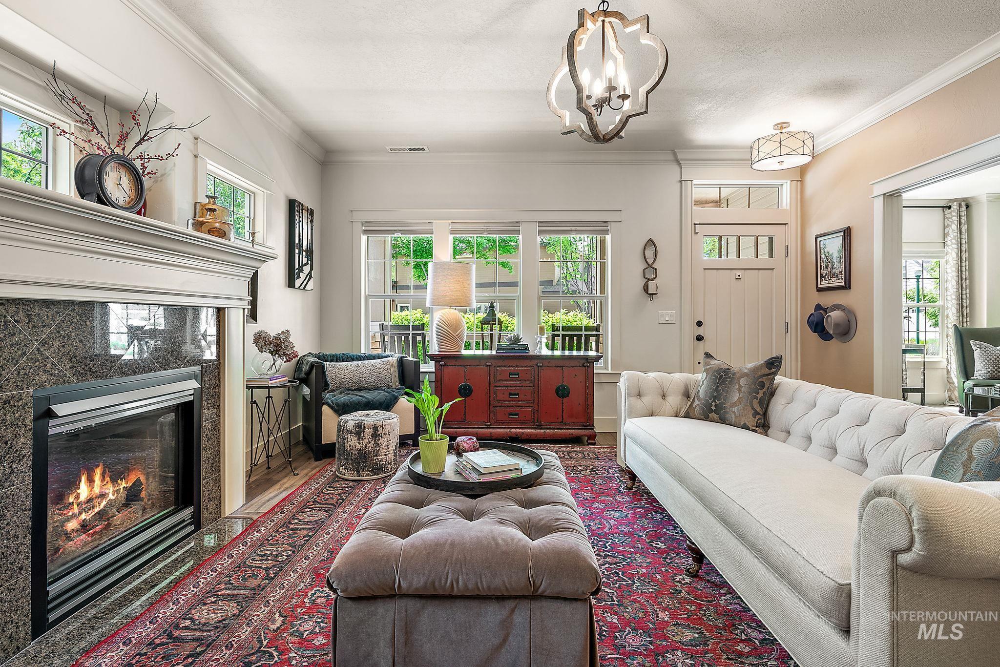 998 E Shadow Creek Lane