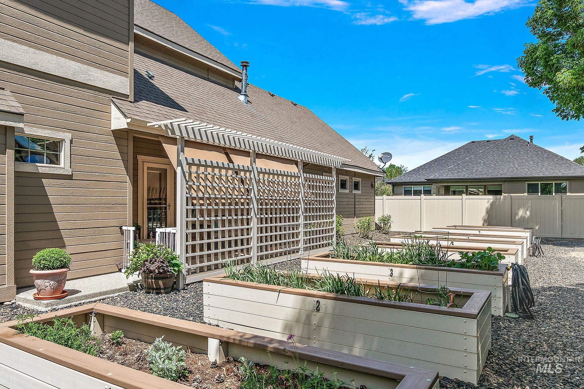 998 E Shadow Creek Lane