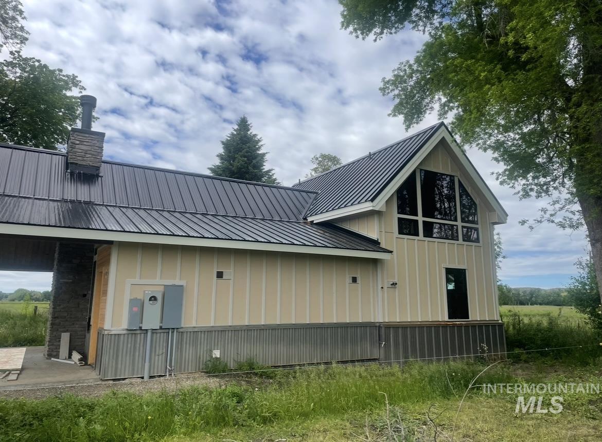2250 Moritz Ln