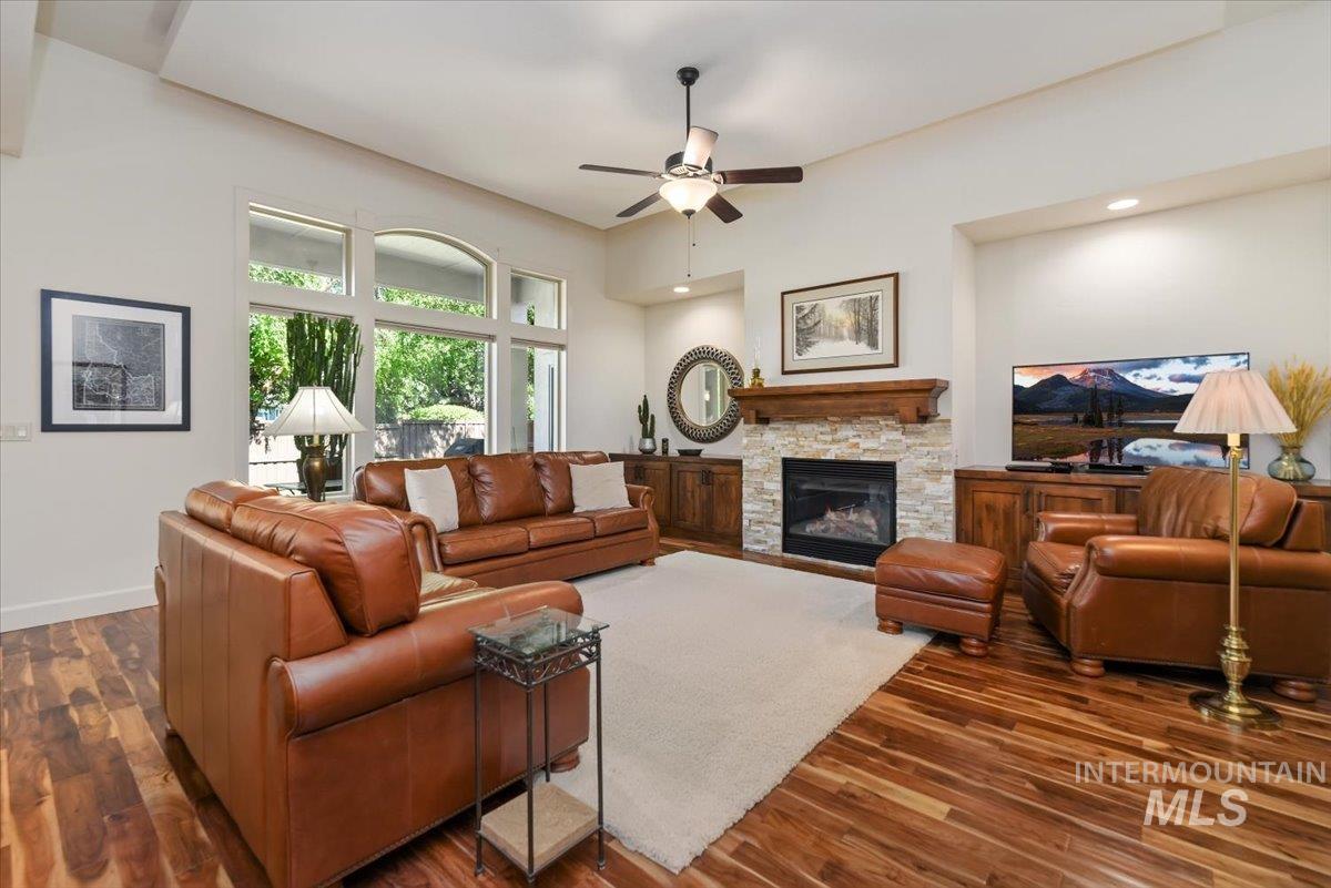 6990 N Moon Drummer Way